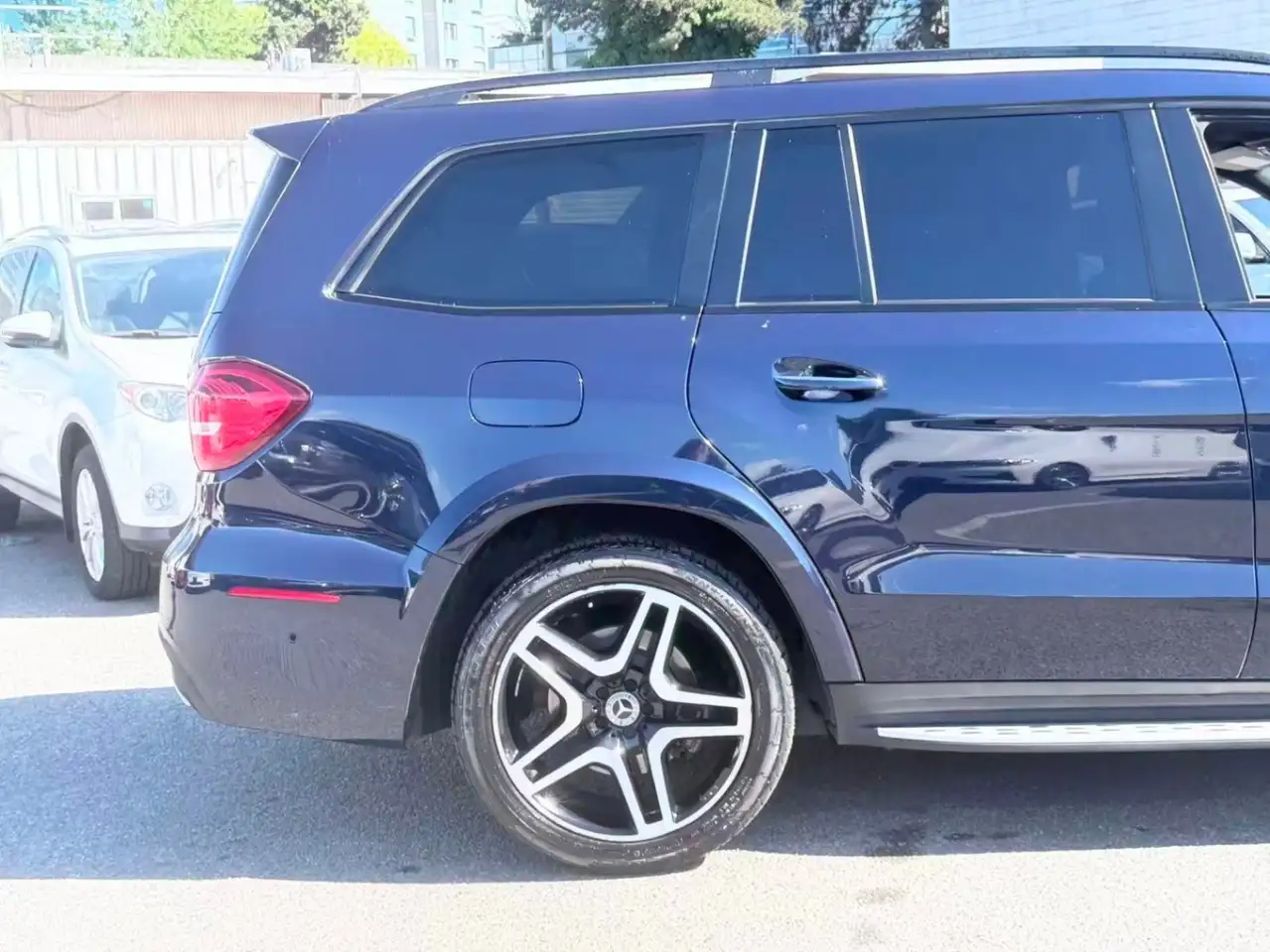 Mercedes-Benz GLS снимка Mercedes-Benz GLS