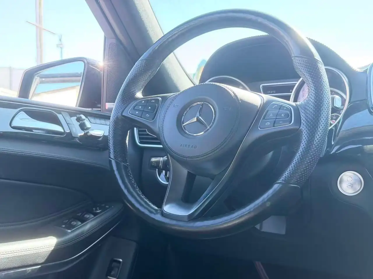 Mercedes-Benz GLS снимка Mercedes-Benz GLS