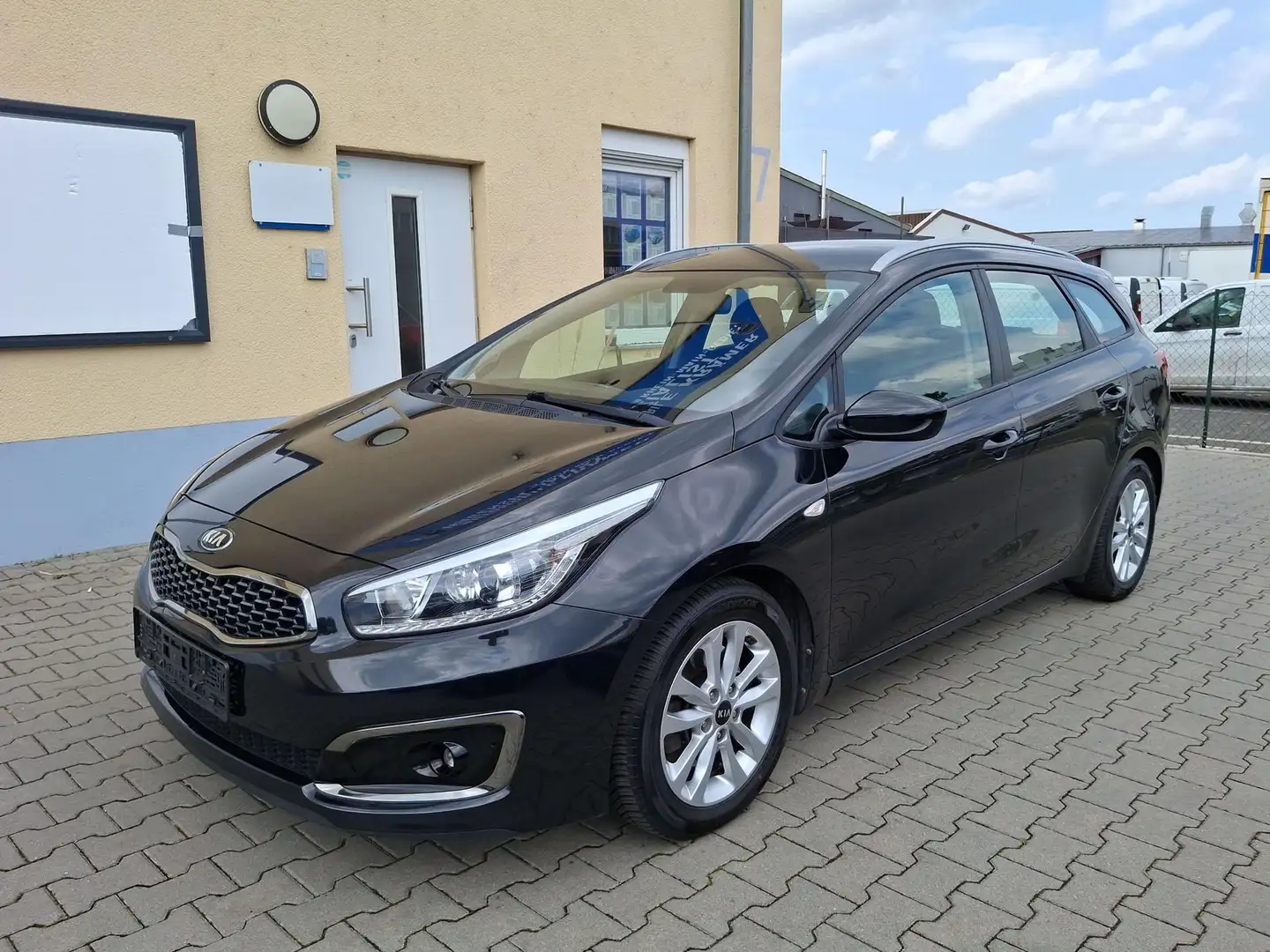 Kia Ceed SW / cee'd SW Sportswagon Kamera El. FH Apple CarPlay Android... Fekete - 2
