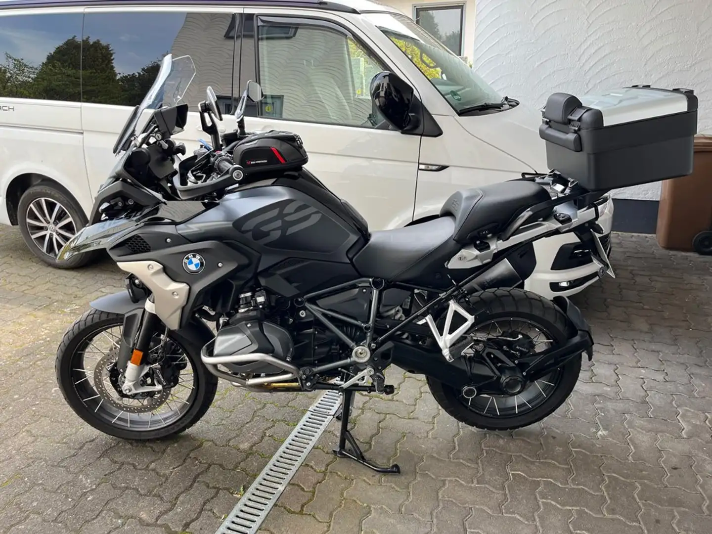 BMW R 1250 GS BMW R 1250 GS in Blackstorm metallic Schwarz - 2