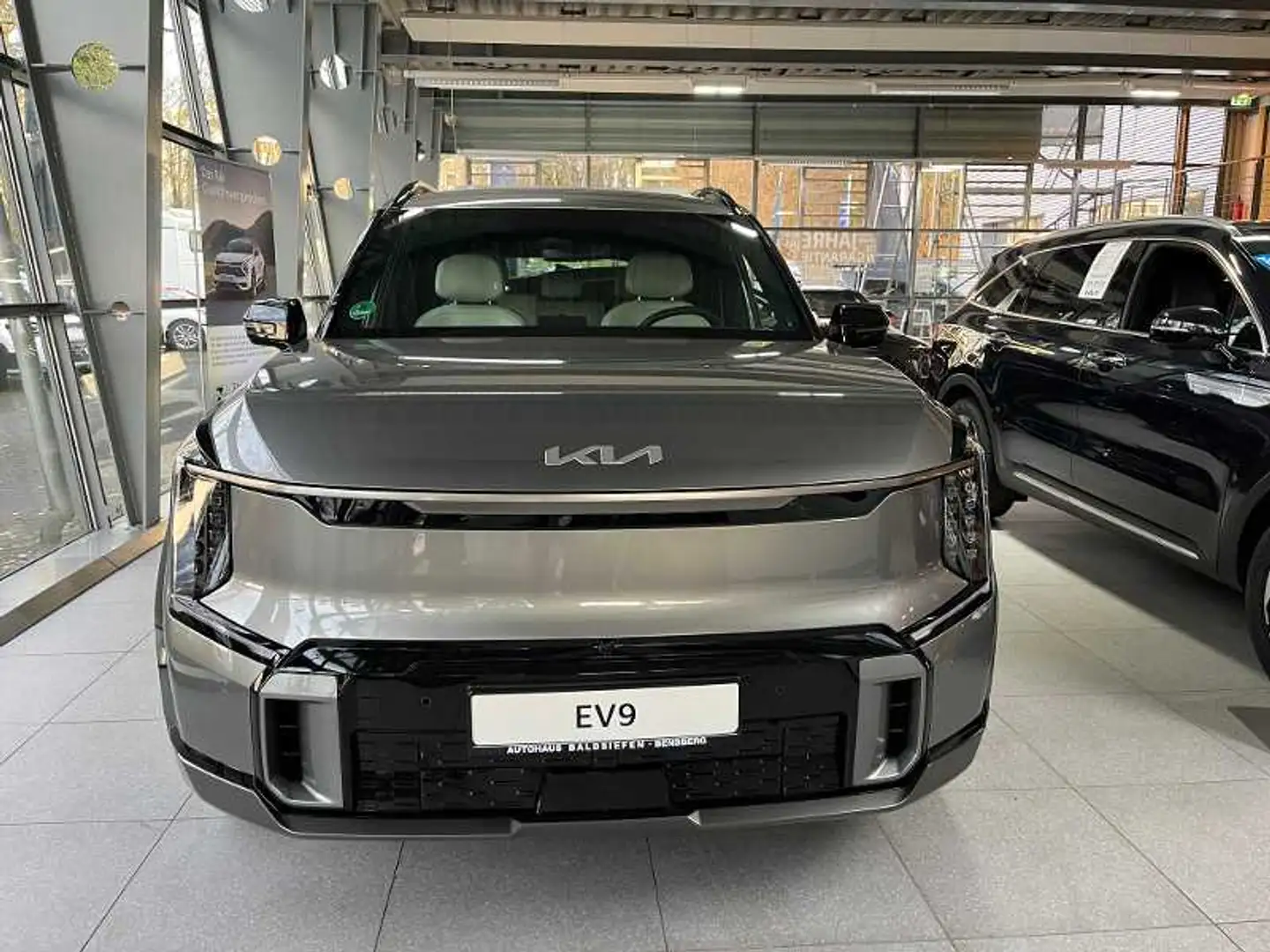 Kia EV9 GT-Line AWD, STD, Grau - 2