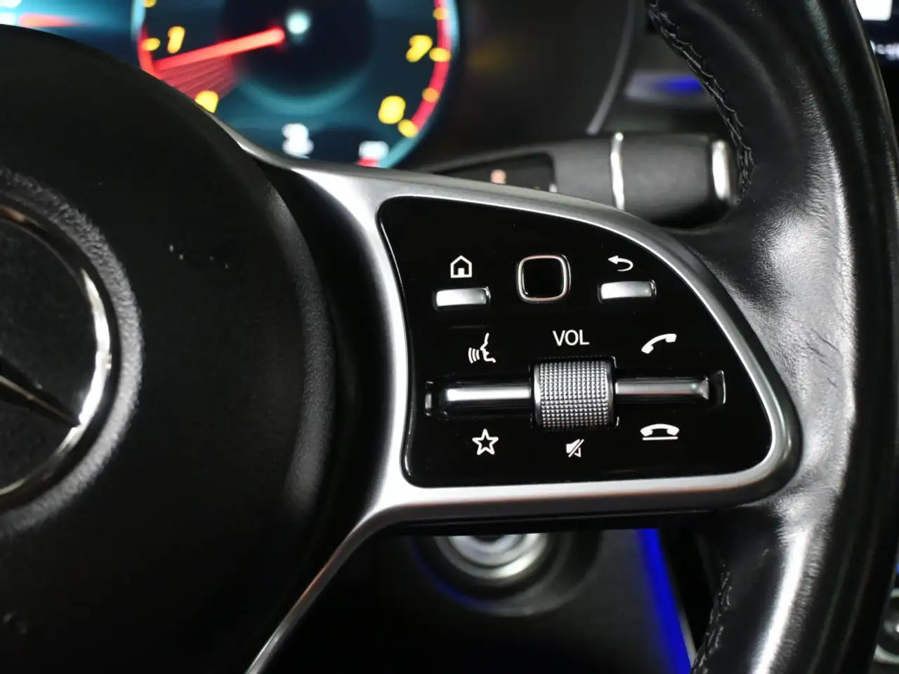 Mercedes-Benz GLC снимка Mercedes-Benz GLC