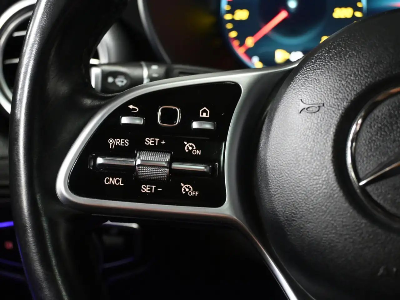Mercedes-Benz GLC снимка Mercedes-Benz GLC