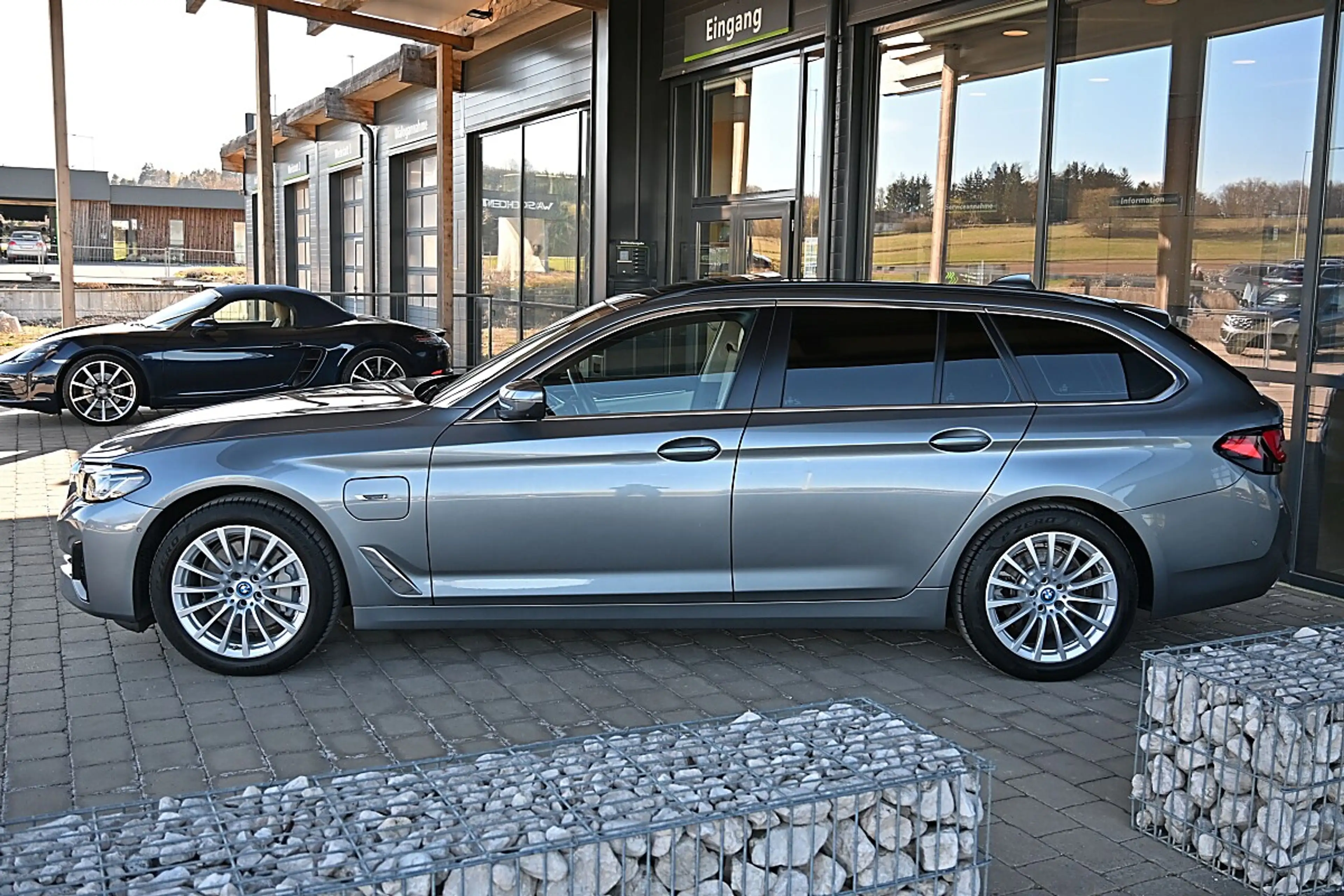 BMW 530 e xDrive Touring Aut. NP €88k ACC, AHK elektr.,... — photo 2