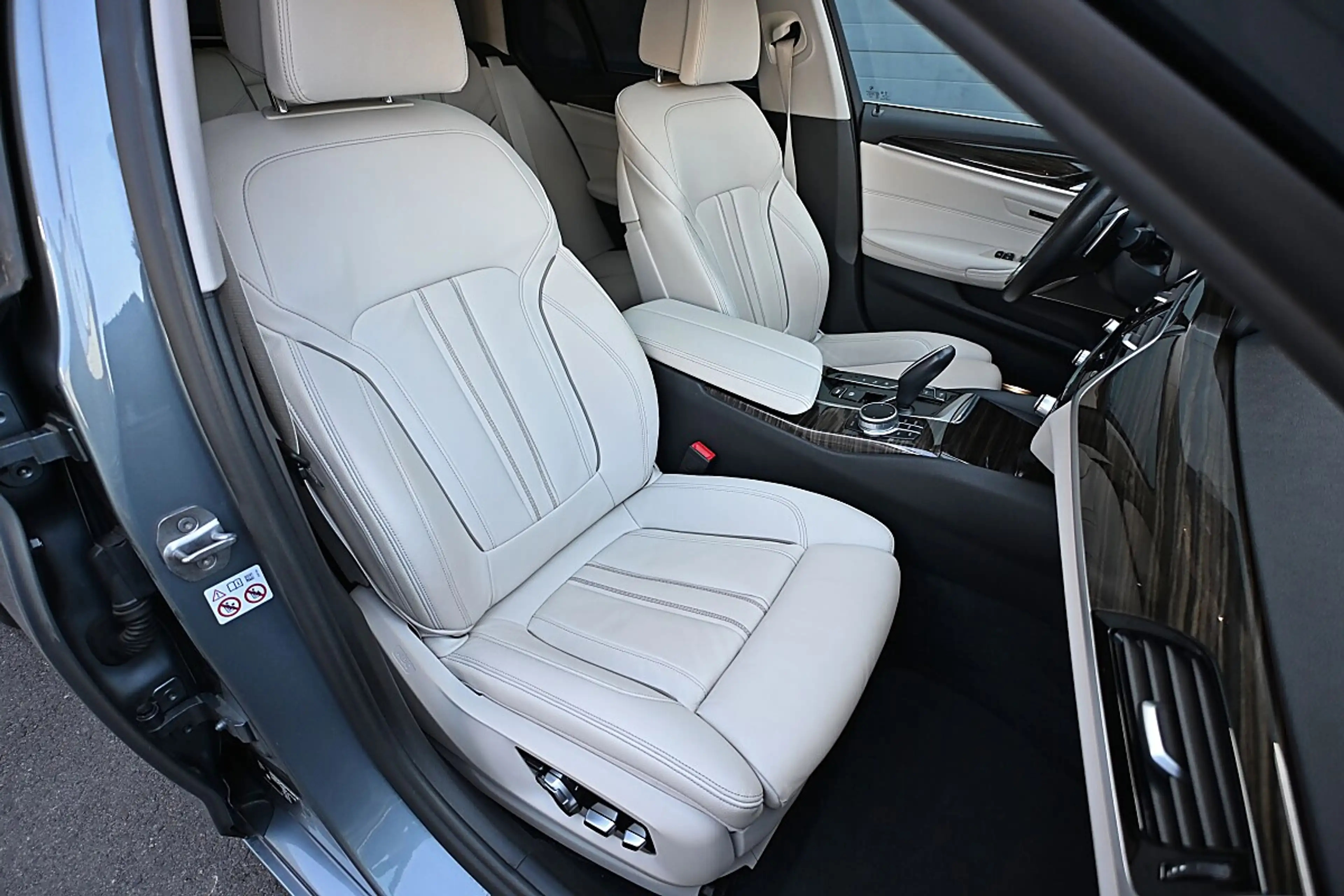 BMW 530 e xDrive Touring Aut. NP €88k ACC, AHK elektr.,... — photo 10