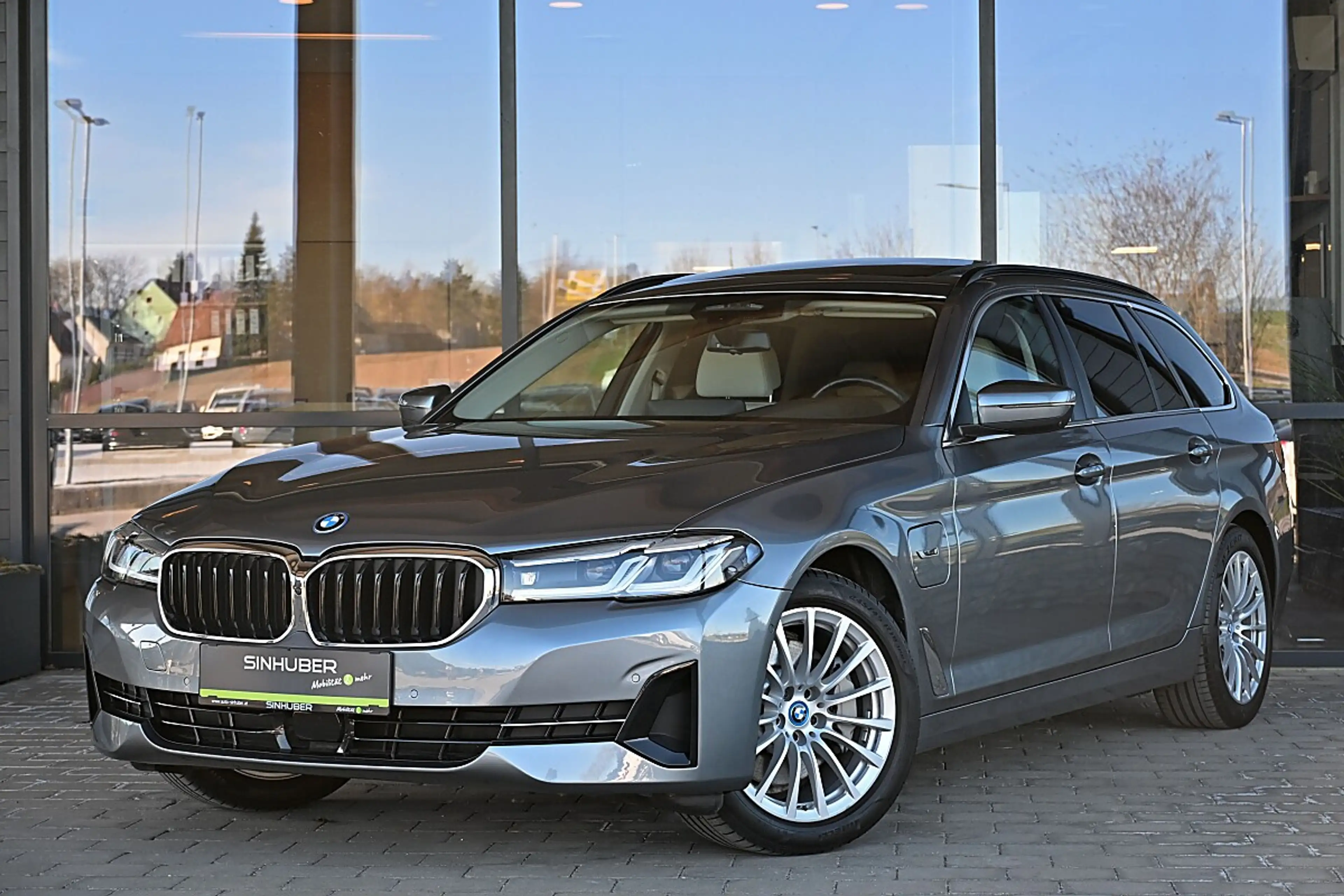 BMW 530 e xDrive Touring Aut. NP €88k ACC, AHK elektr.,...