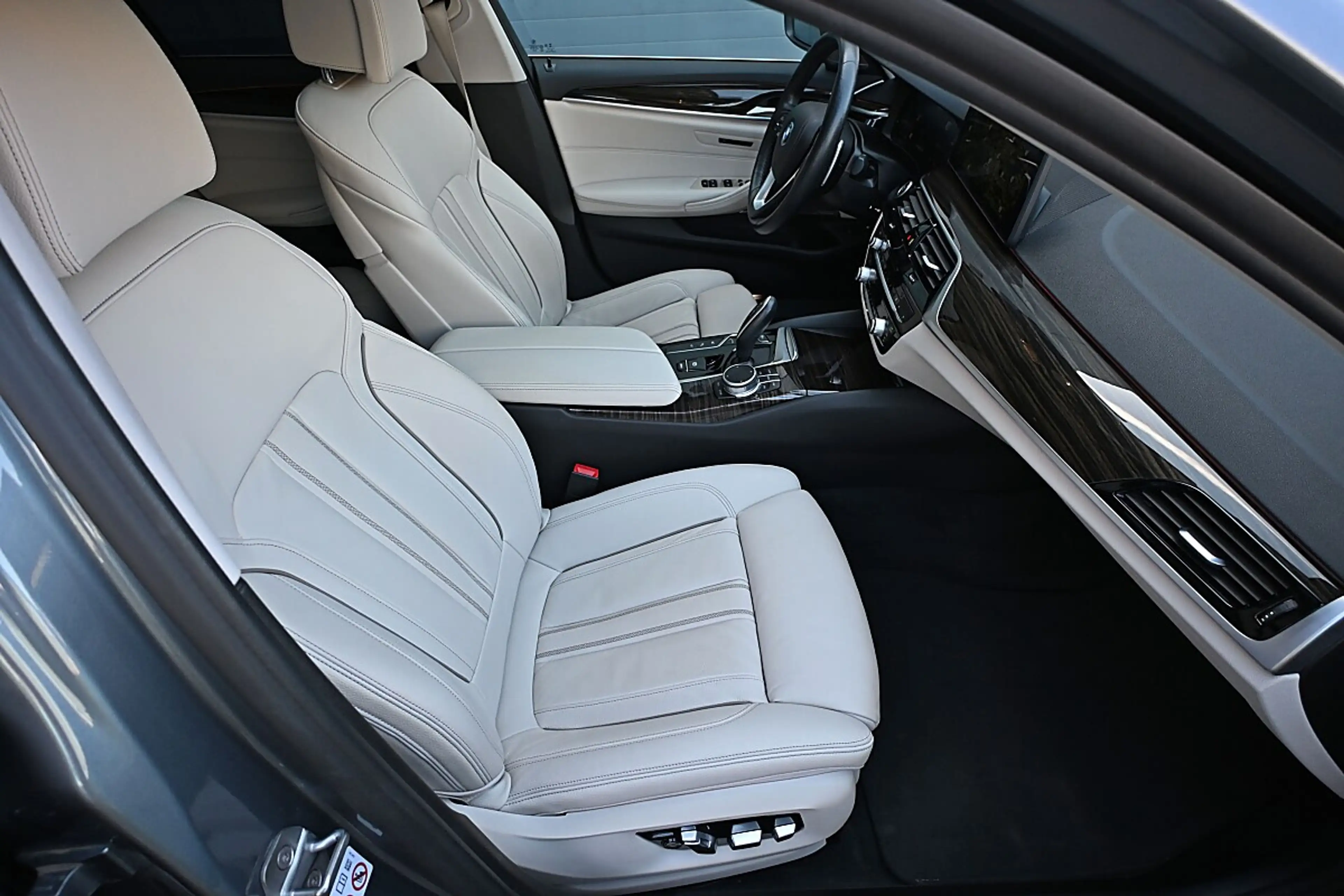 BMW 530 e xDrive Touring Aut. NP €88k ACC, AHK elektr.,... — photo 11