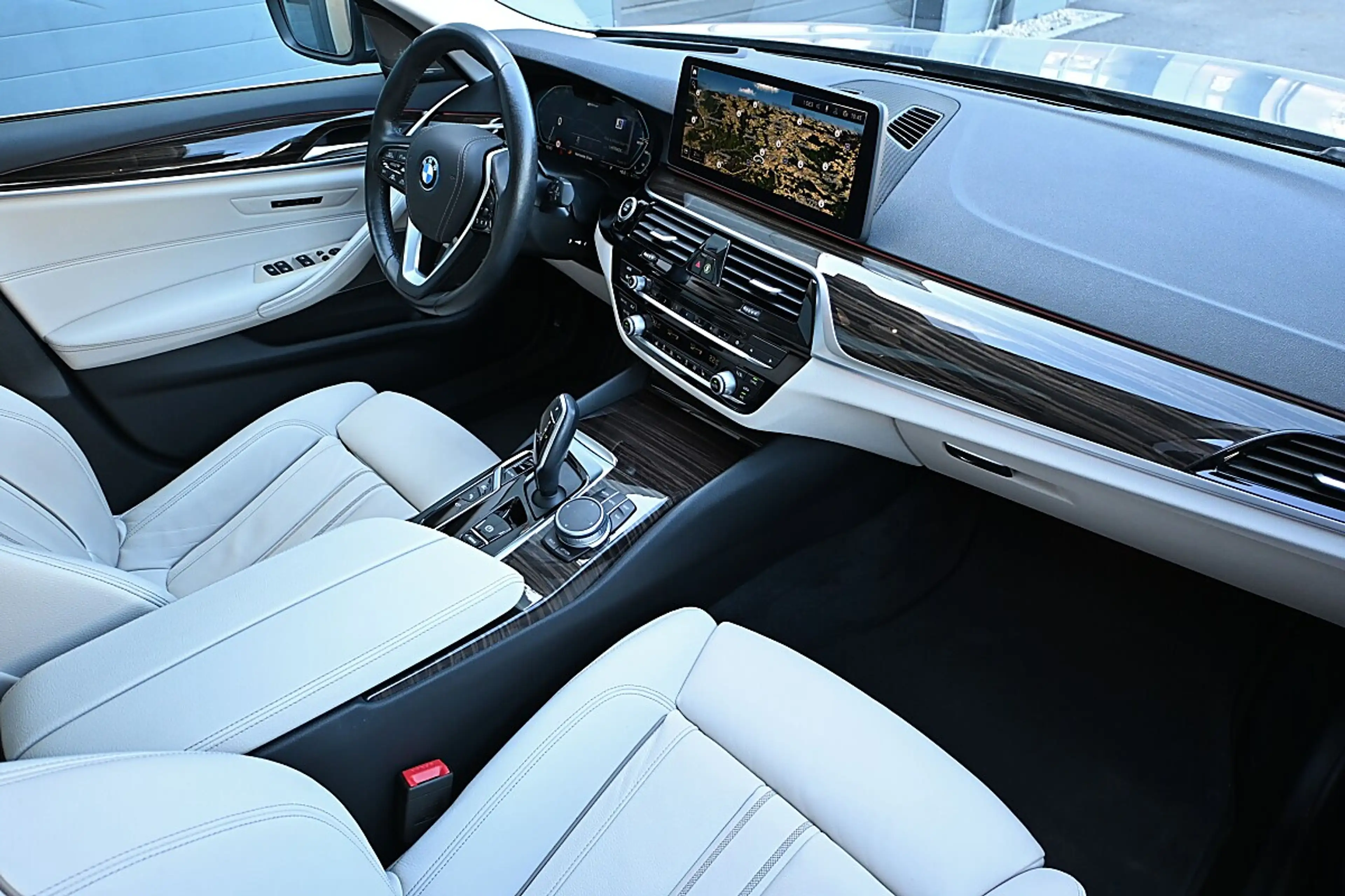 BMW 530 e xDrive Touring Aut. NP €88k ACC, AHK elektr.,... — photo 4