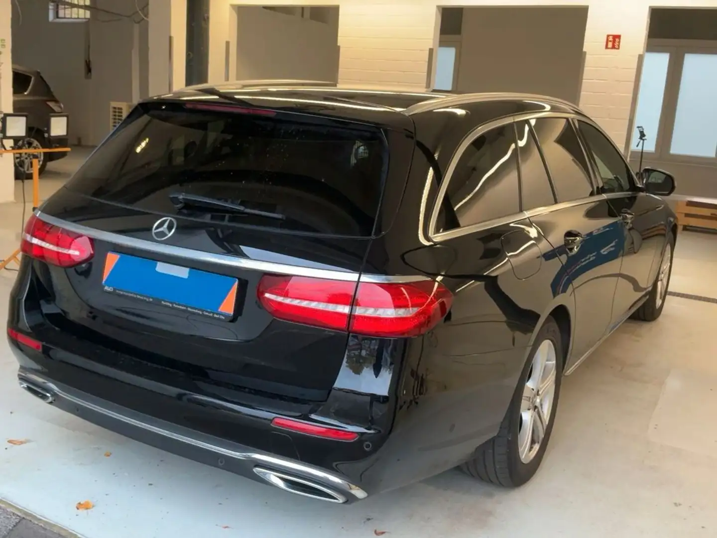 Mercedes-Benz E 220 d T 9G Avantgarde/ Pano/R-CAM/LED/ Schwarz - 2