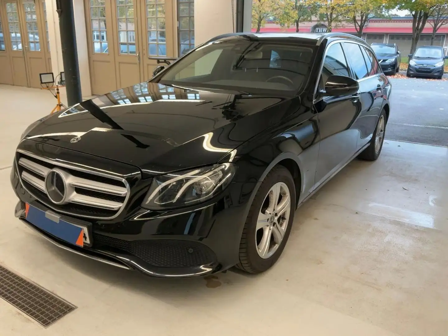 Mercedes-Benz E 220 d T 9G Avantgarde/ Pano/R-CAM/LED/ Schwarz - 1