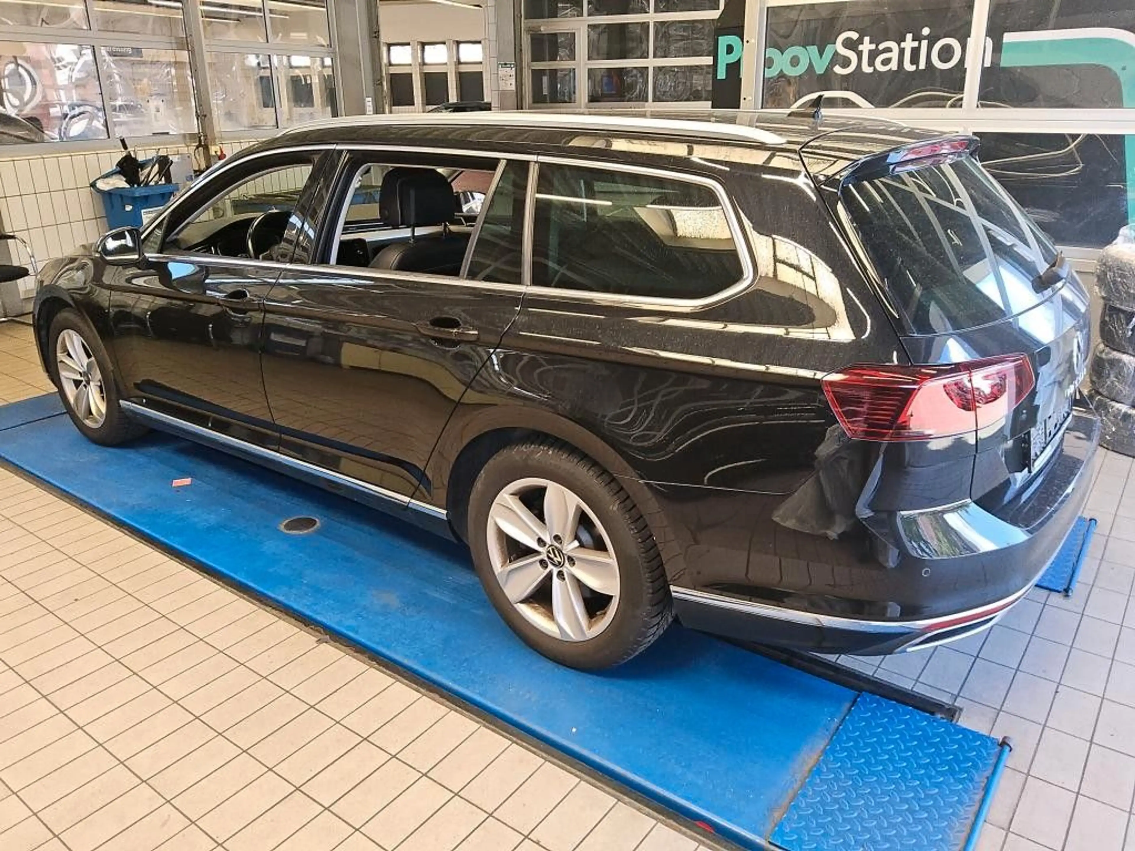 Volkswagen Passat Variant Elegance 2.0 TDI IQLIGHT*AHK*ACC — photo 3