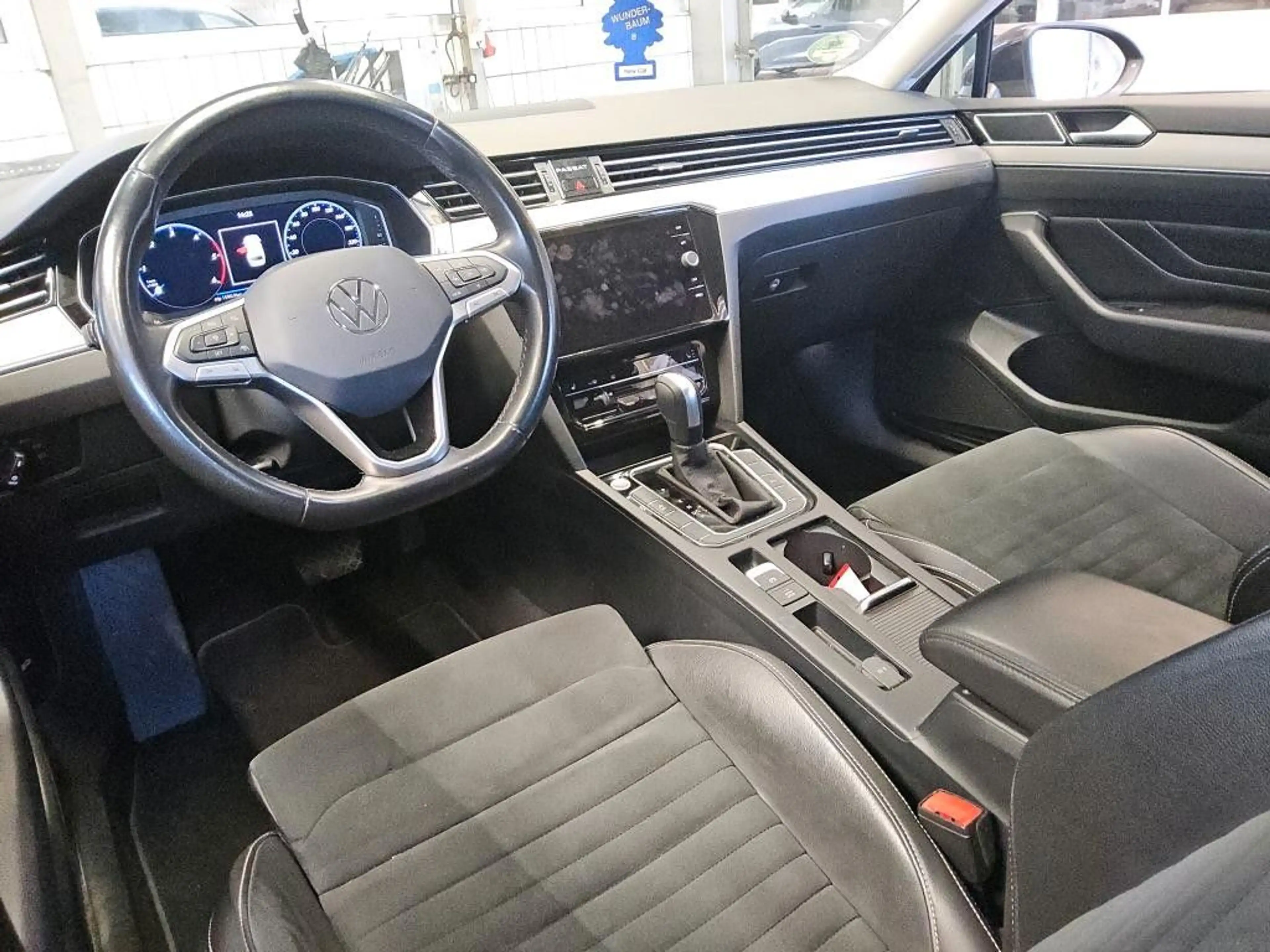 Volkswagen Passat Variant Elegance 2.0 TDI IQLIGHT*AHK*ACC — photo 7