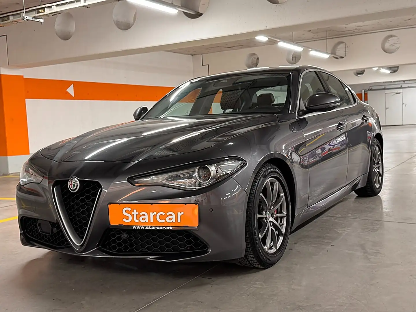 Alfa Romeo Giulia Super 2,2 180 MT RWD *ÖAMTC-GUTACHTEN*BI-XENON*... Grau - 1