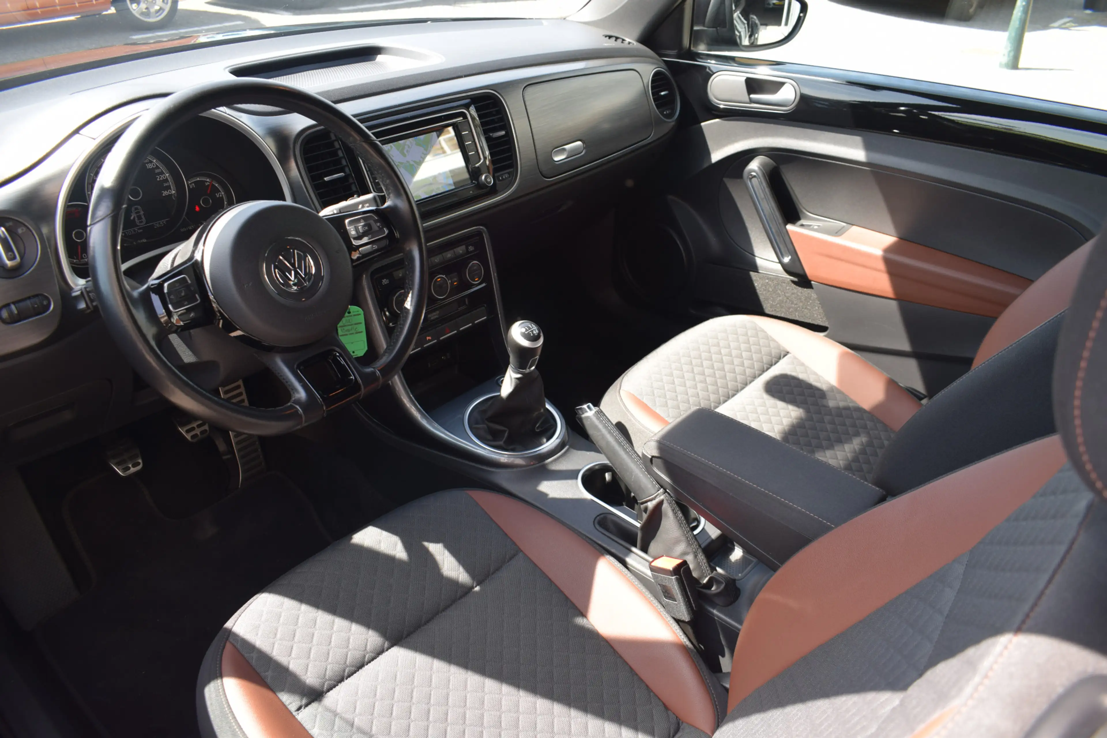 Volkswagen Beetle 1.2 TSI Exclusive Series Apple Carplay Camera PDC — photo 4