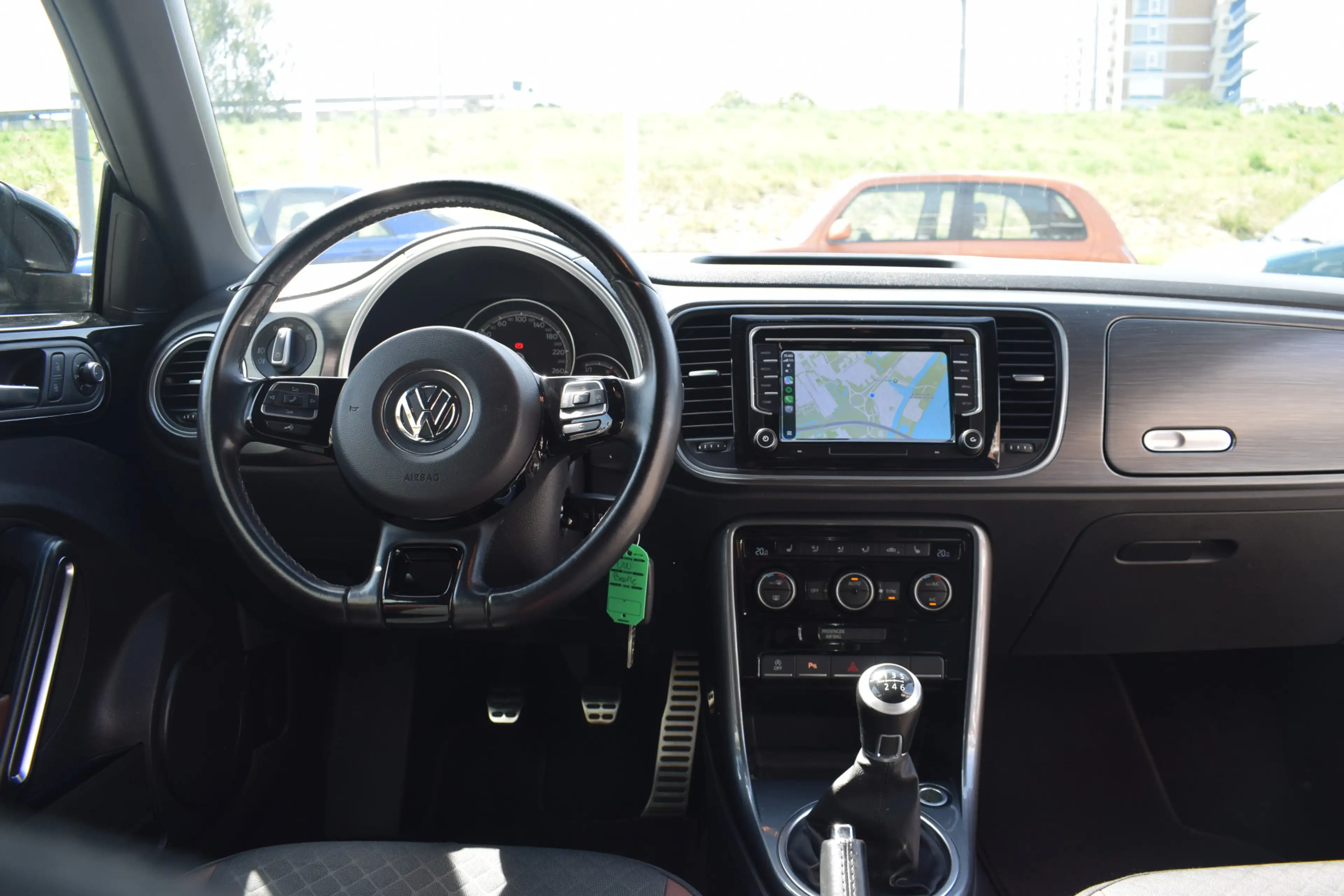 Volkswagen Beetle 1.2 TSI Exclusive Series Apple Carplay Camera PDC — photo 11