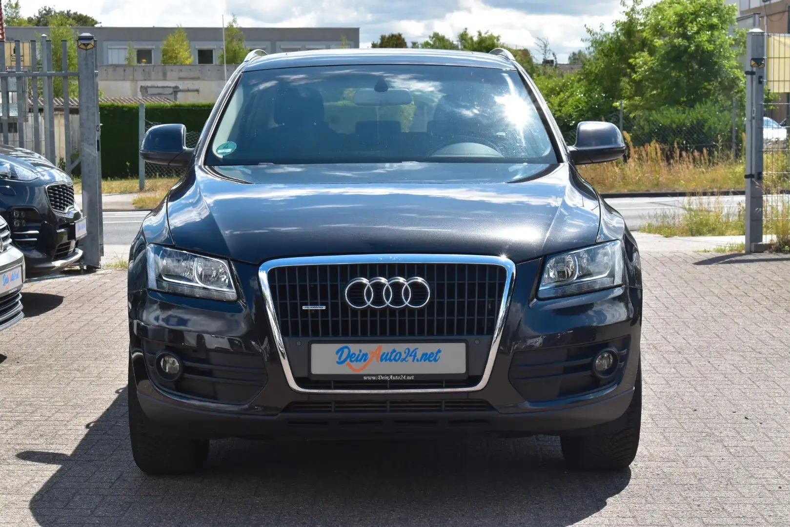Audi Q5 2.0 TDI Quattro AUT.| Navi| Panorama| Si-Hzg Grau - 2