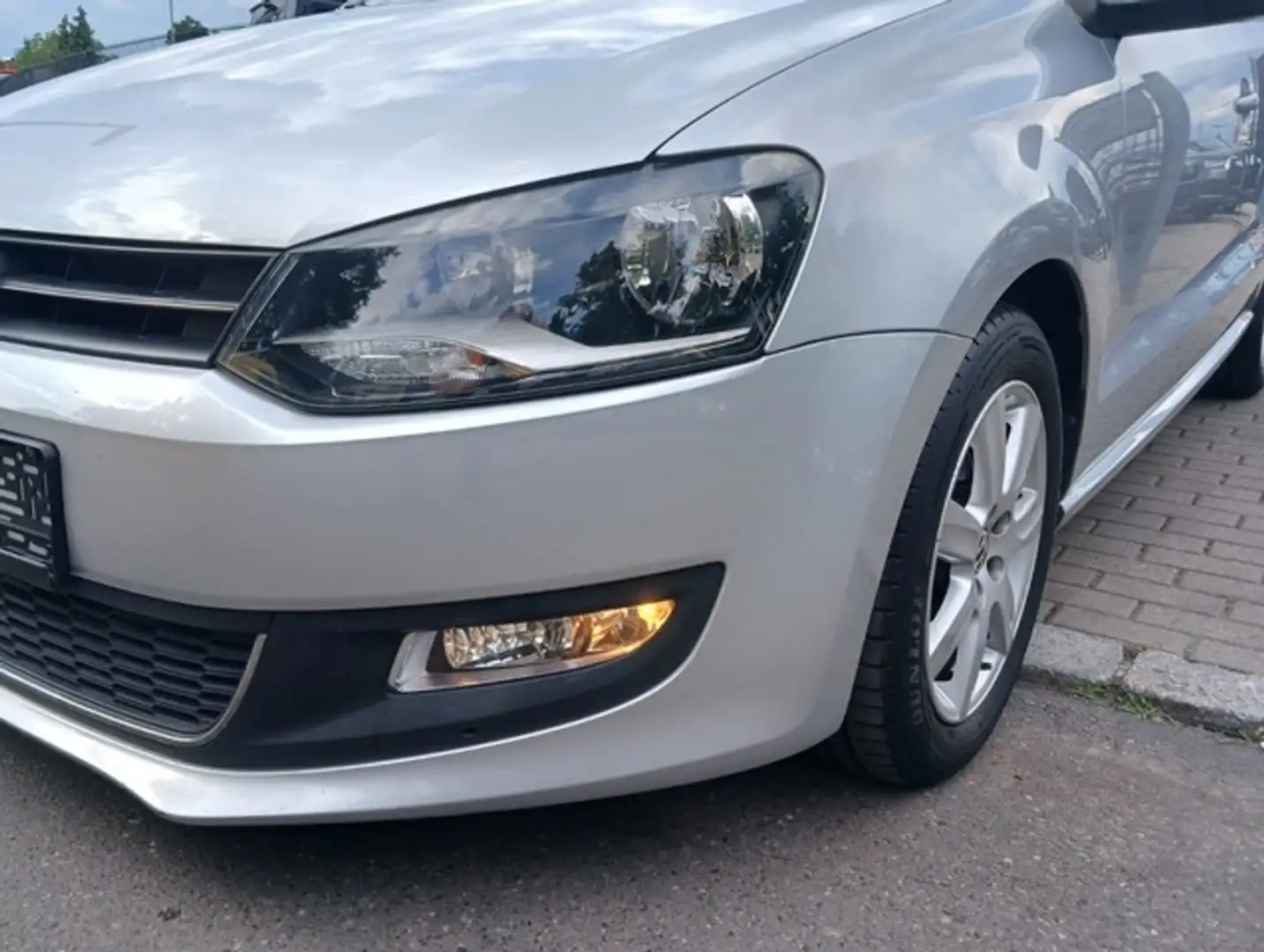 Volkswagen Polo 1.6 TDI DSG Highline*KLIMA*PDC*TEMPO*SHZ Zilver - 2