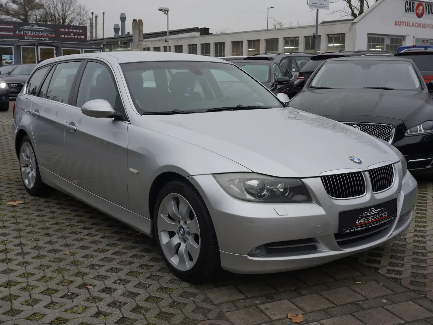BMW 330 330xd xDrive Auto. Touring*Navi-Prov~Bi-Xenon* Silber - 1