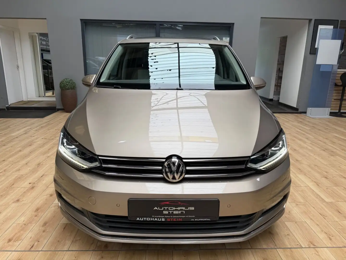 Volkswagen Touran Highline BMT/ACC/Pano/7Sitzer/Navi/Kamera Beige - 2