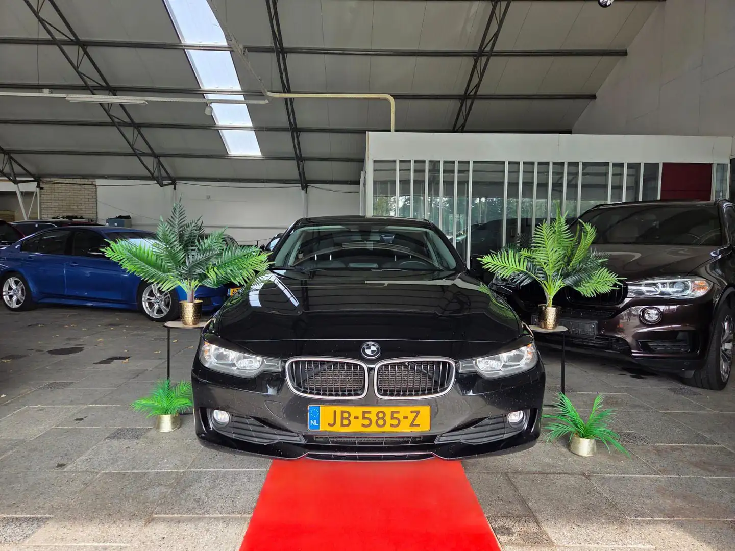 BMW 3-serie 2.0D AUT SEDAN EXECUTIVE! 2014 Schwarz - 1