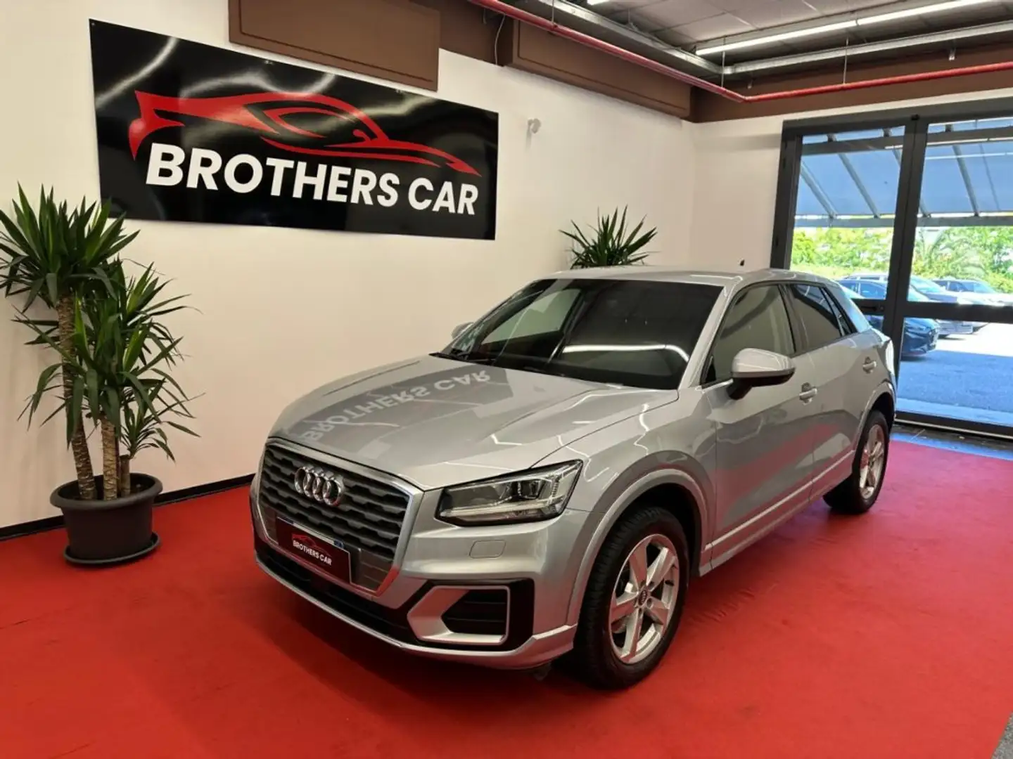 Audi Q2 30 TDI Business Design Gris - 1