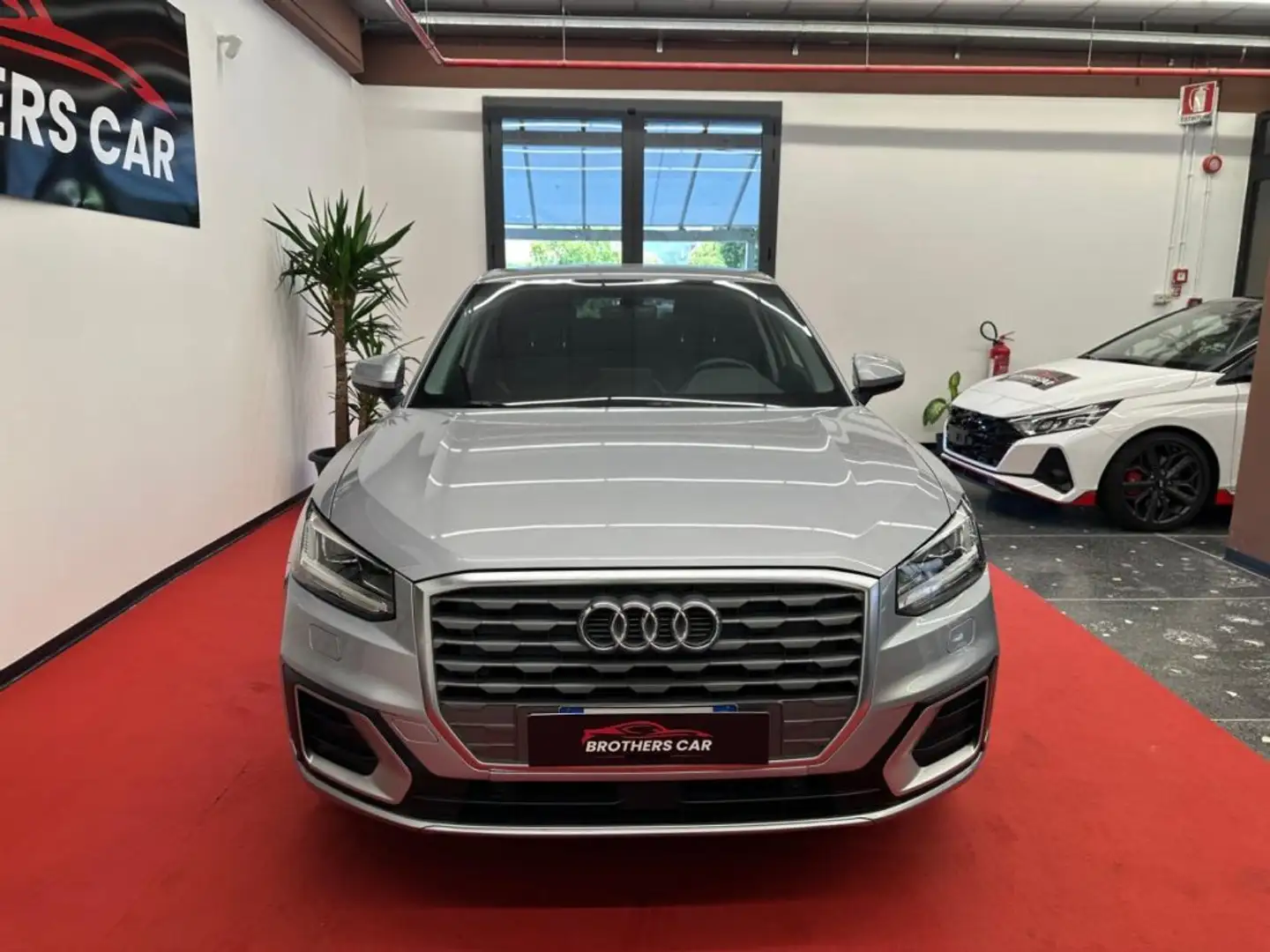 Audi Q2 30 TDI Business Design Gris - 2