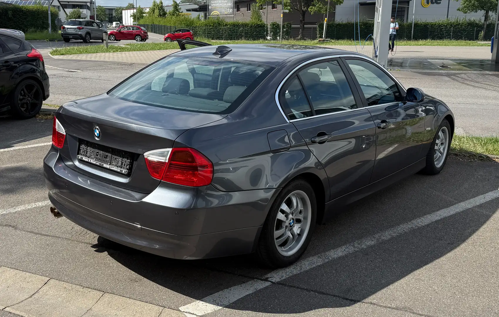 BMW 325 i Limo. NAVI*XENON*SHZ*PDC*8Fach Gris - 2