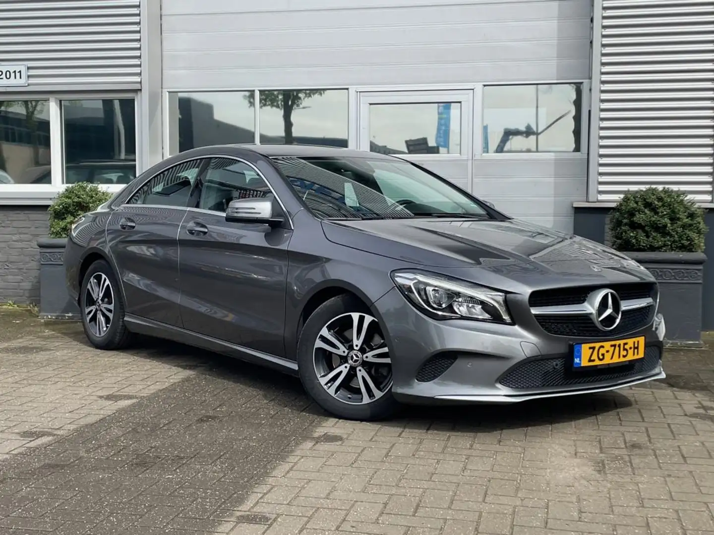 Mercedes-Benz CLA 180 Ambition / Automaat / Camera / Navi Grau - 1