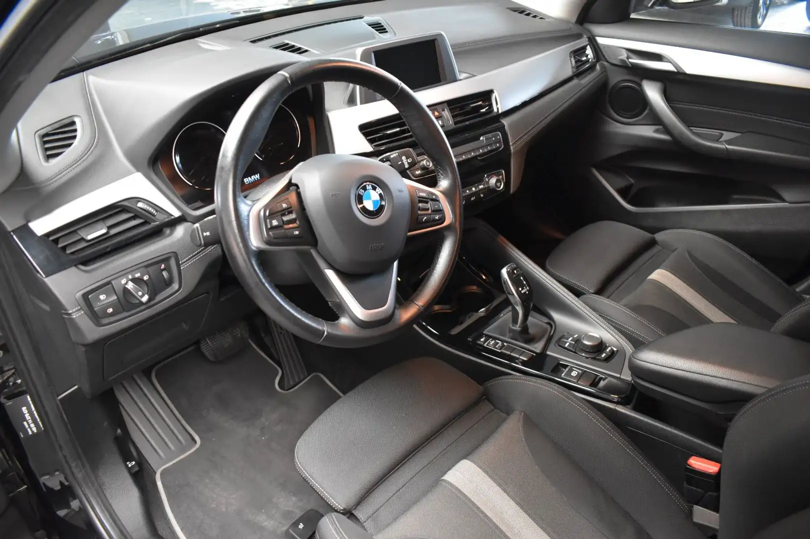 BMW X2 sDrive 18 d Advantage*LED*SHZ*PDC*SPORTSITZE Noir - 2