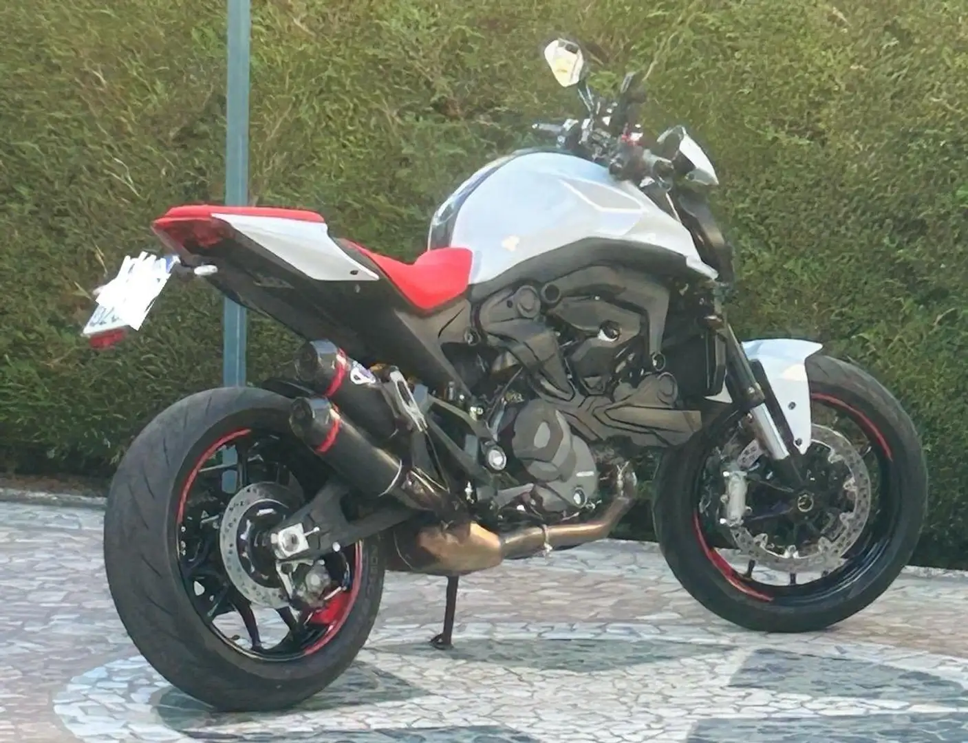 Ducati Monster 937 Monster+ DS 2024 STD COLORE DS Biały - 1
