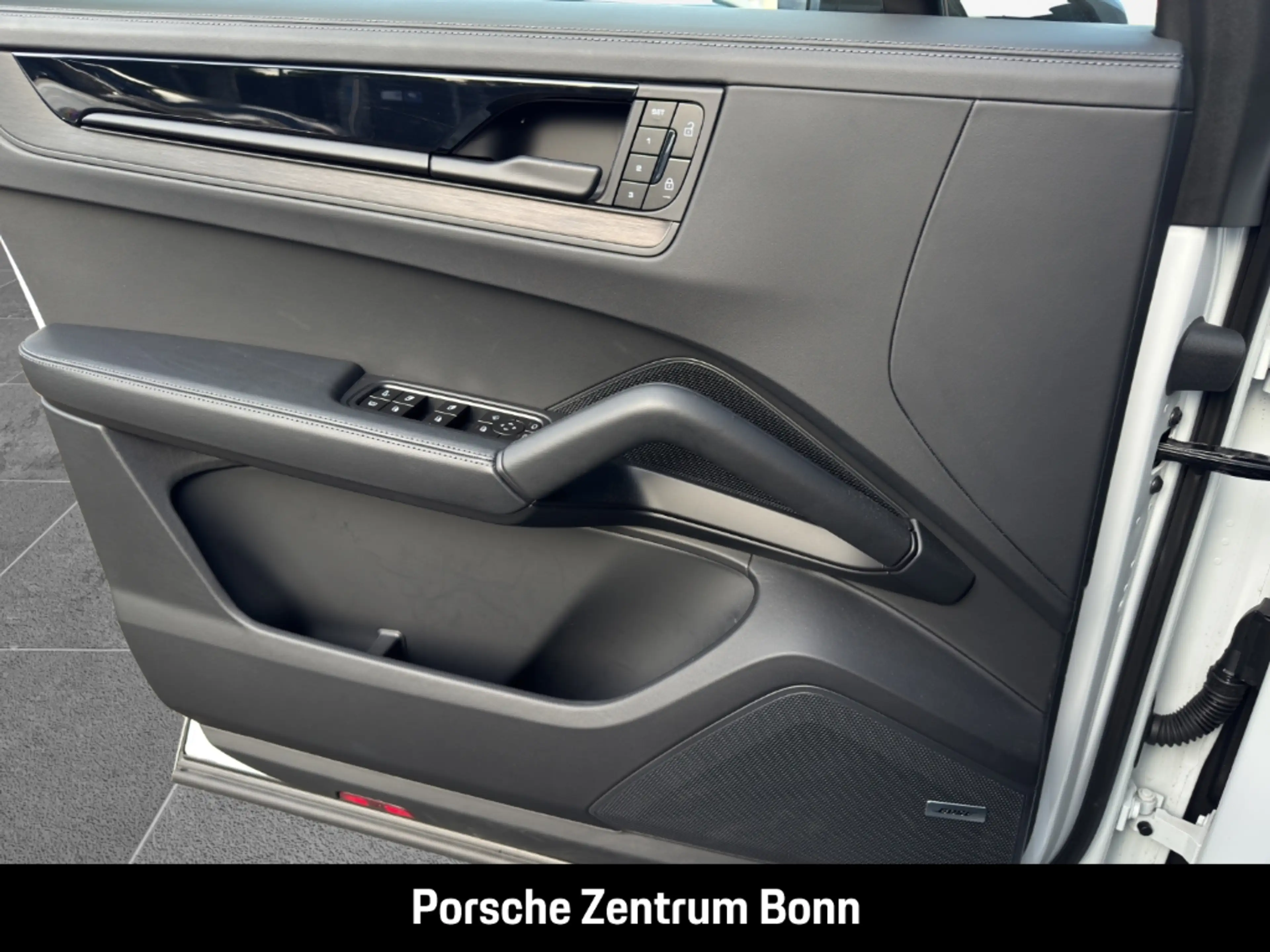 Porsche Cayenne E-Hybrid Black Edition InnoDrive Head-Up — photo 12