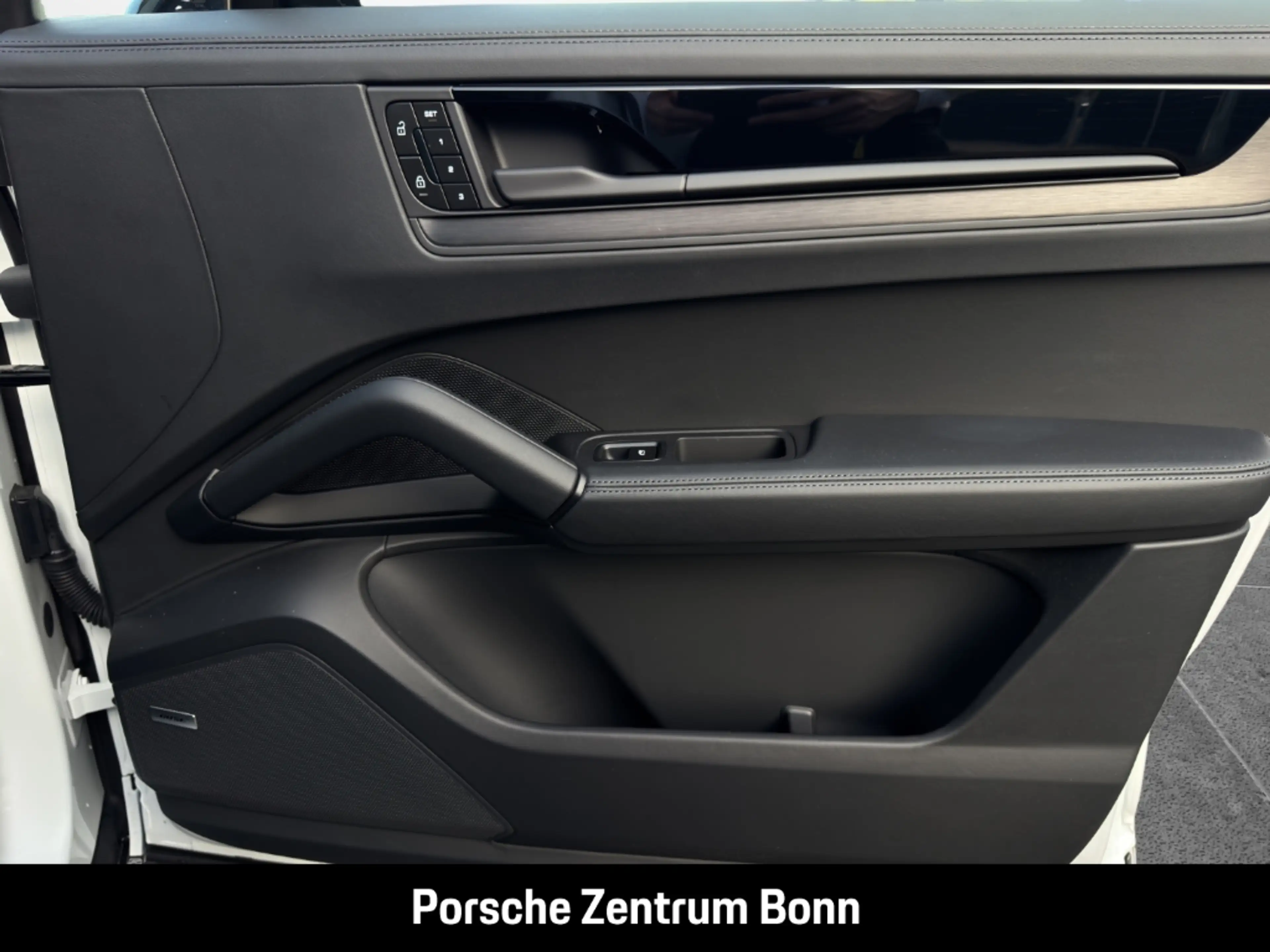 Porsche Cayenne E-Hybrid Black Edition InnoDrive Head-Up — photo 17