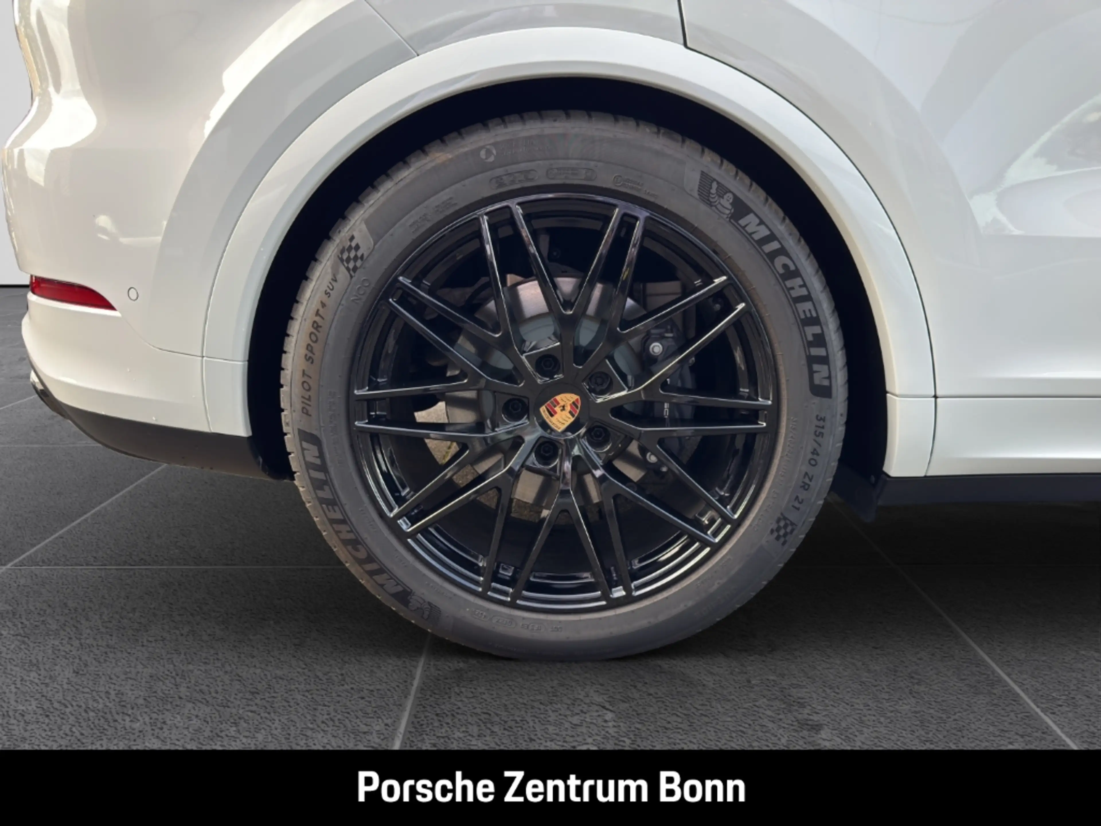 Porsche Cayenne E-Hybrid Black Edition InnoDrive Head-Up — photo 24