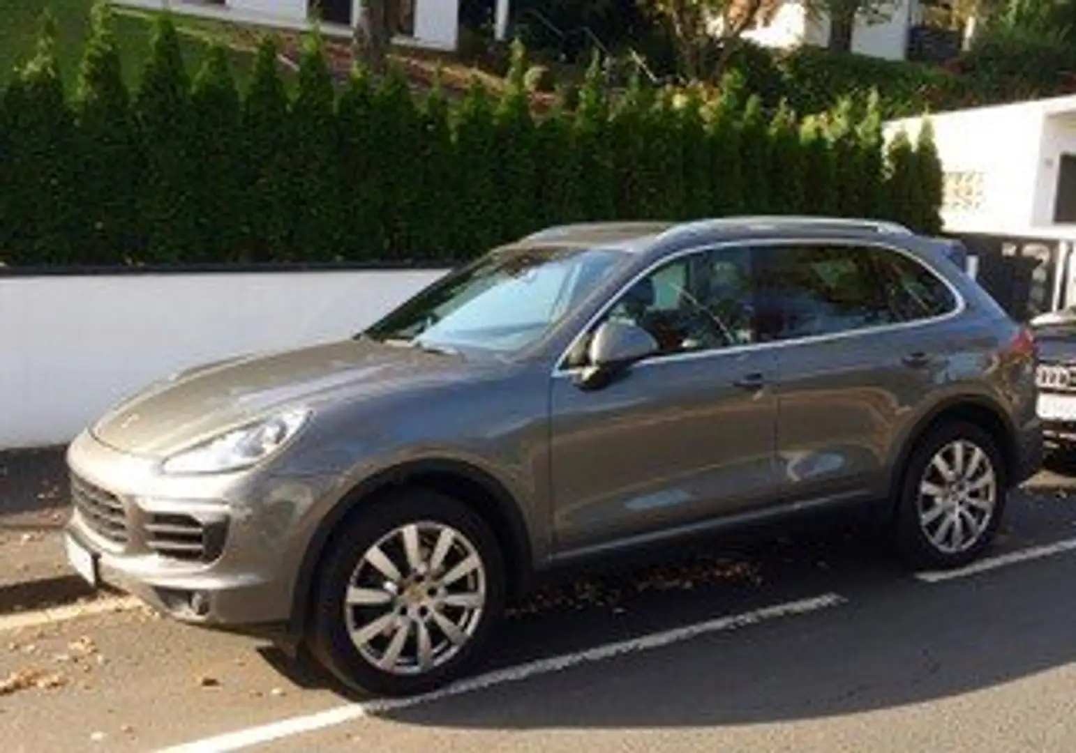 Porsche Cayenne DIESEL Tiptr.S Pano,Luftfed,Anhäng,BOSE,Hzg,Kam Grau - 1