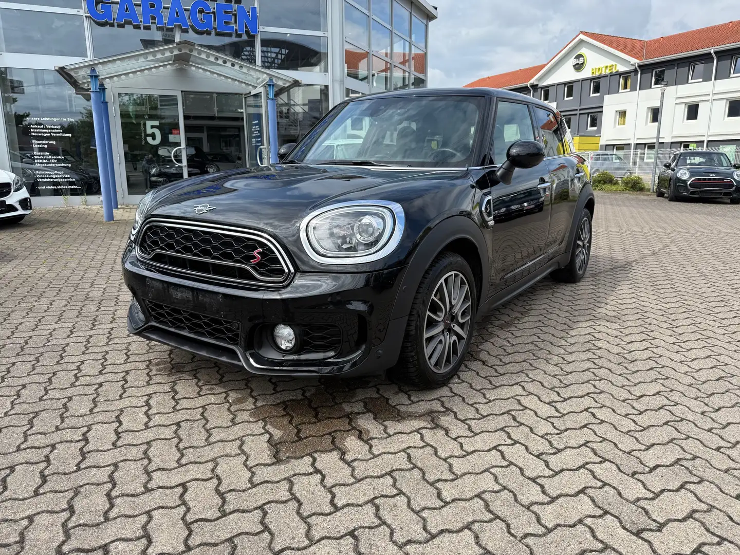 MINI Cooper SD Countryman Cooper SD All4 Aut. Černá - 1