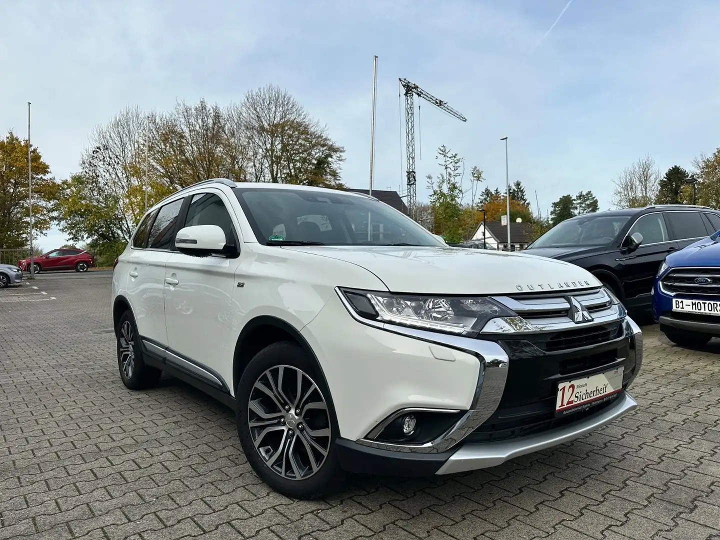 Mitsubishi Outlander Top 4WD*LEDER*NAVI*7-SITZ.*E-GSHD*AHK Weiß - 1