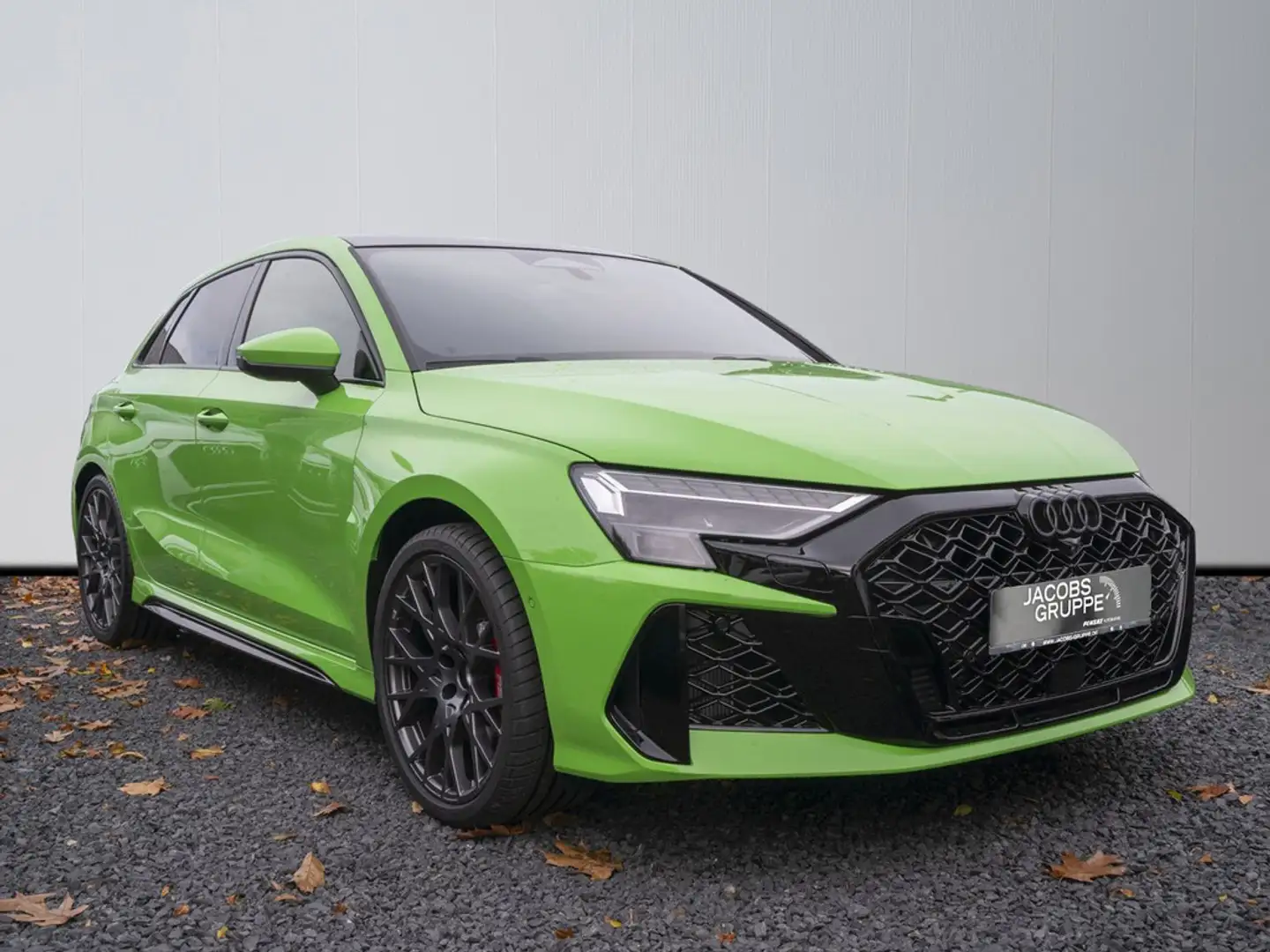 Audi RS3 Sportback 2.5 TFSI quattro Sportabgas/Pano/Sonos/Matrix Grün - 2