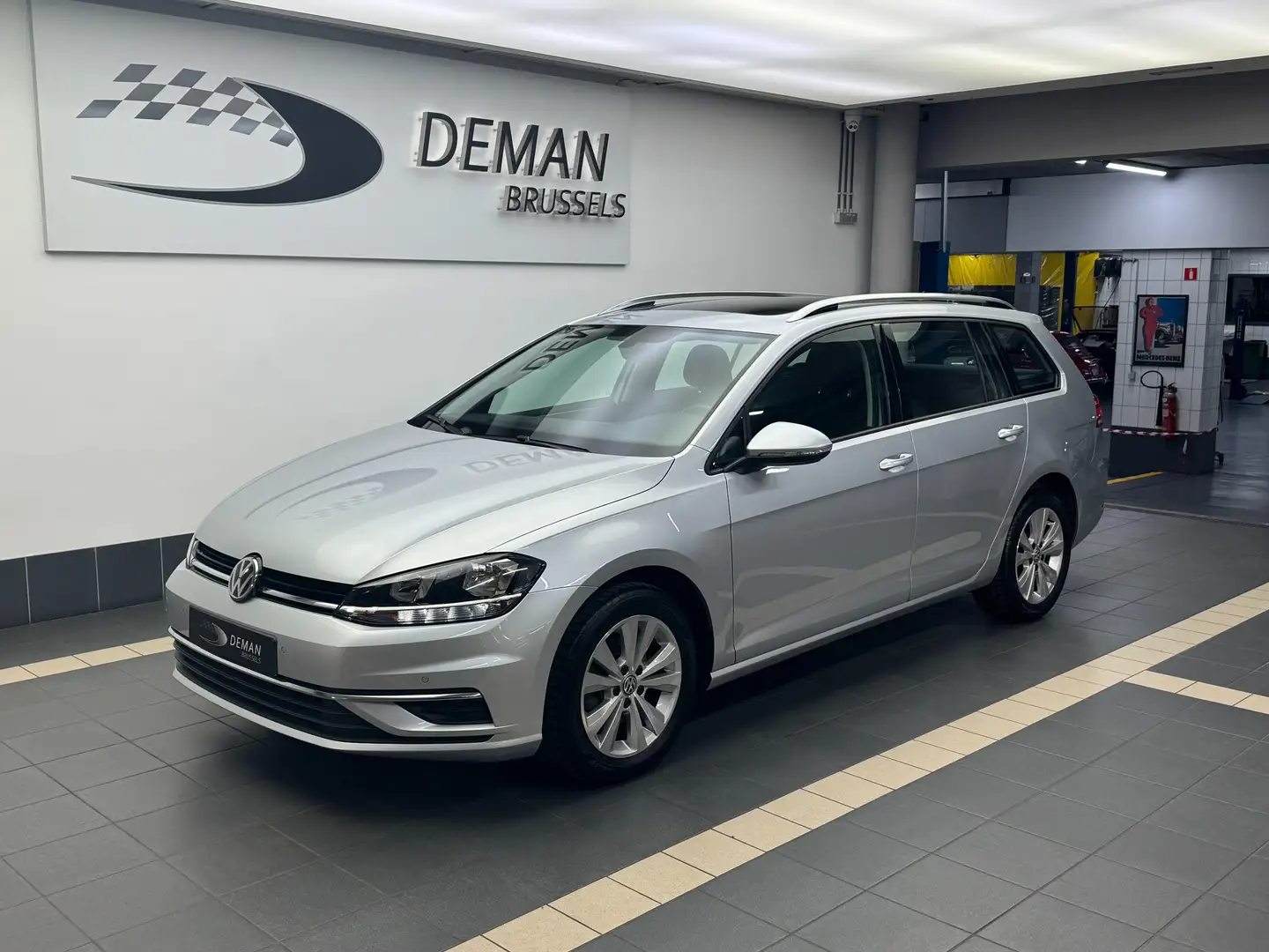 Volkswagen Golf Variant VII-1.0 Tsi -Trendline -Toit panoramique-Caméra Zilver - 1