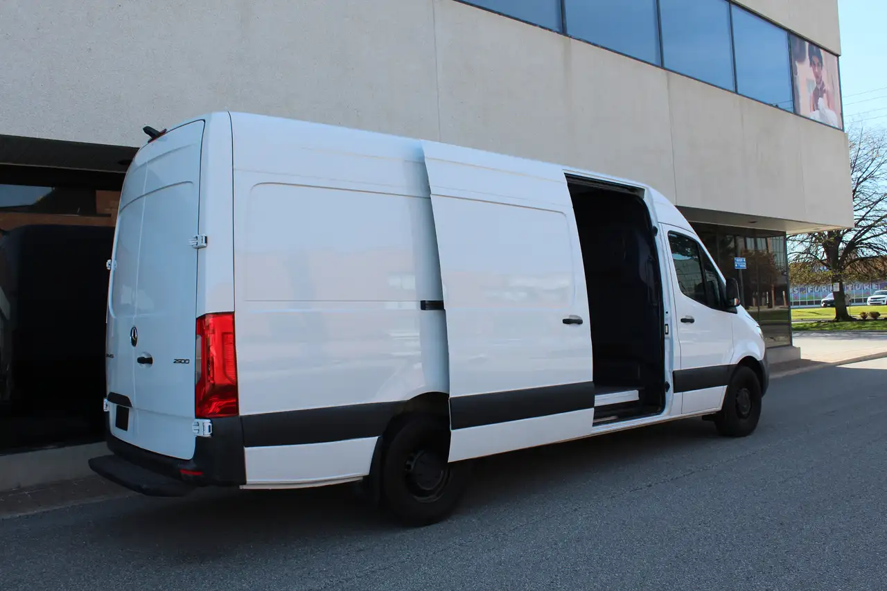 Mercedes-Benz Sprinter снимка Mercedes-Benz Sprinter