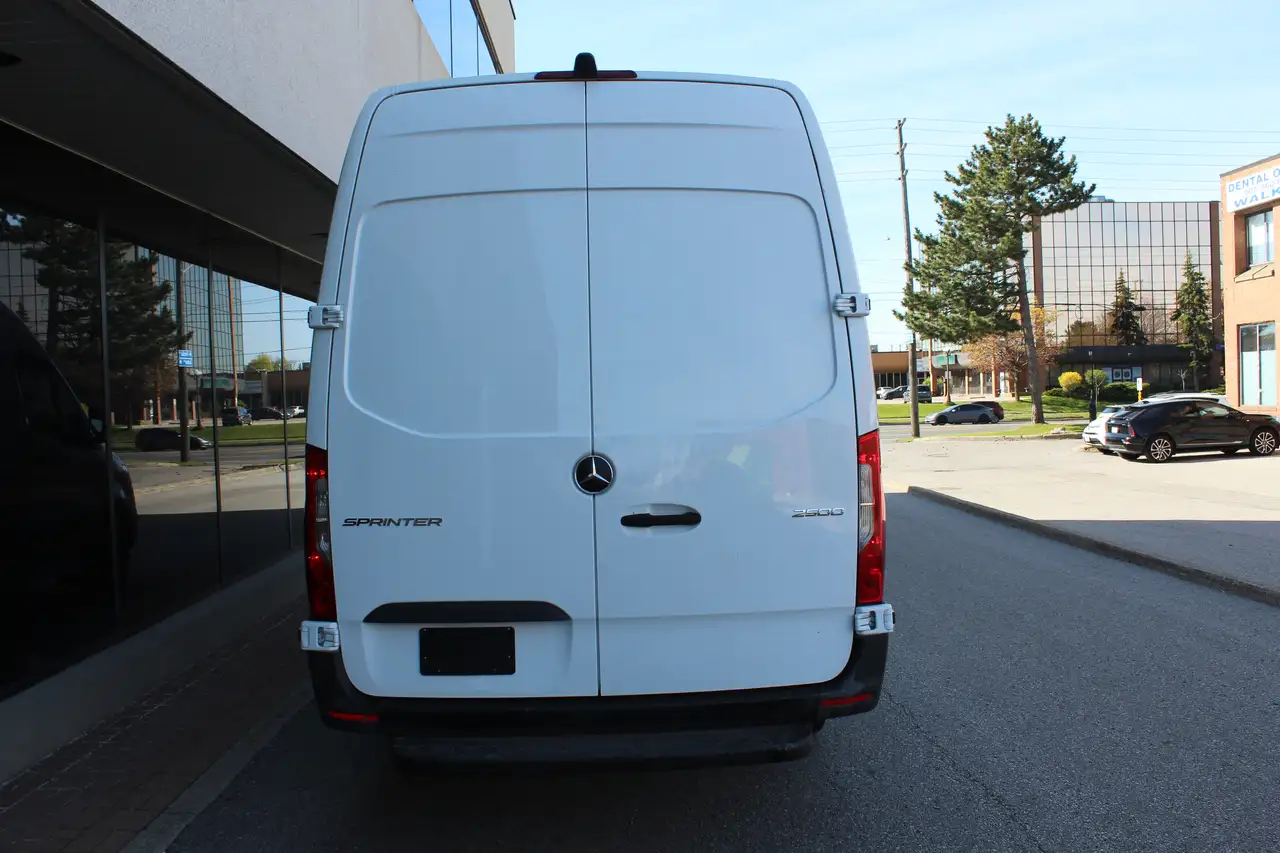 Mercedes-Benz Sprinter снимка Mercedes-Benz Sprinter