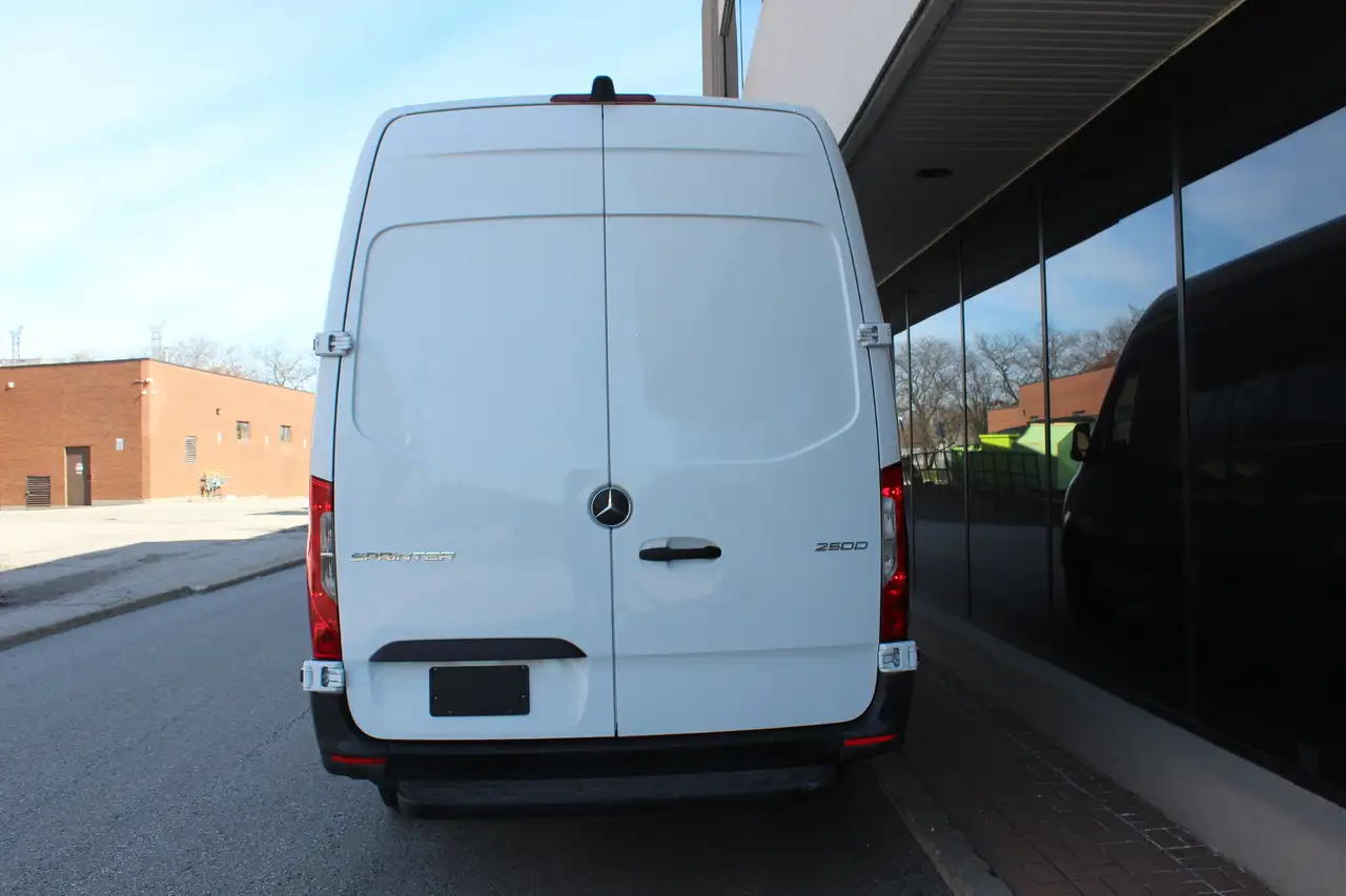 Mercedes-Benz Sprinter снимка Mercedes-Benz Sprinter