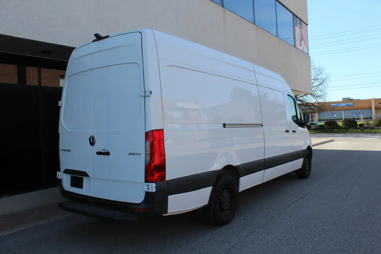 Mercedes-Benz Sprinter снимка Mercedes-Benz Sprinter