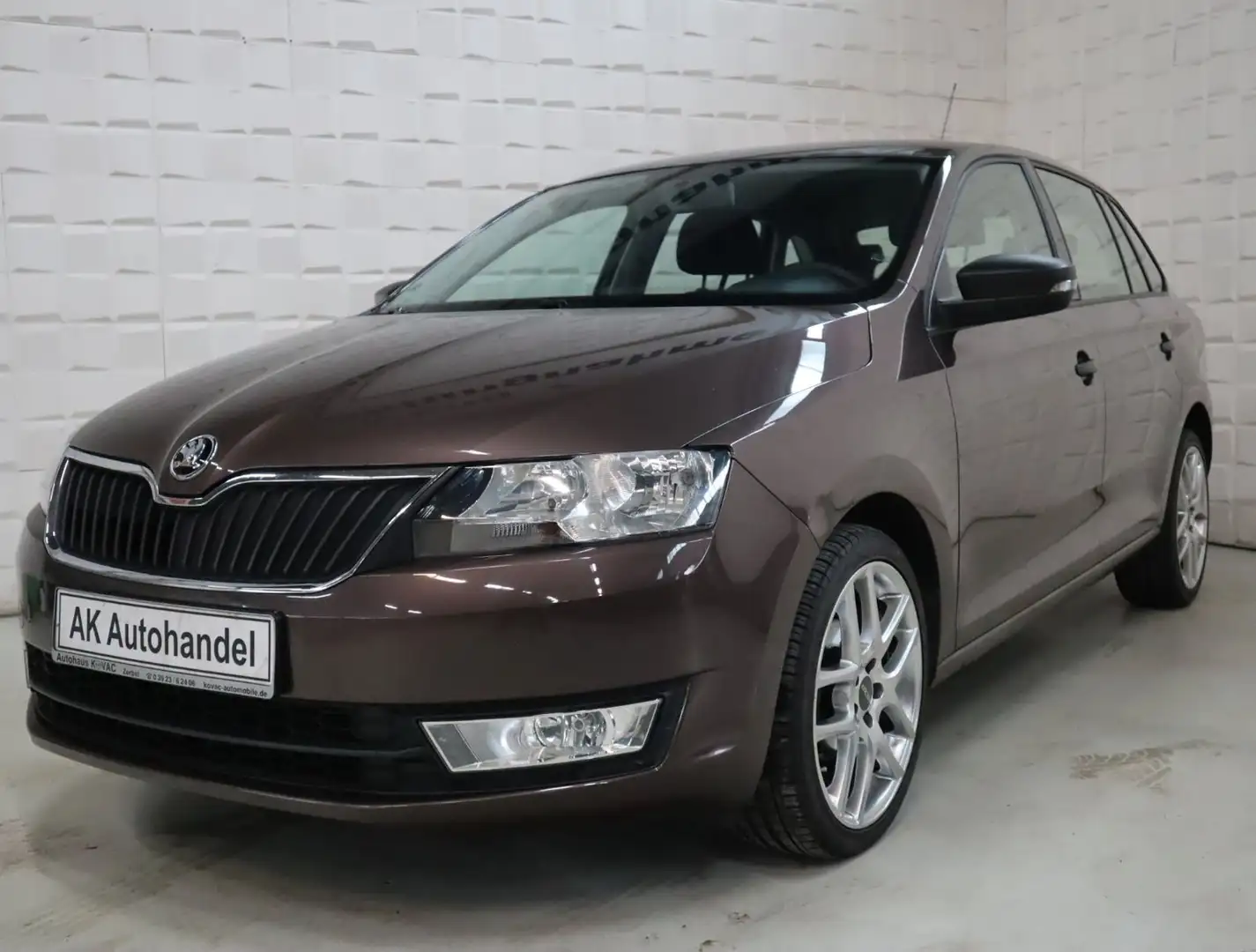 Skoda Rapid/Spaceback Spaceback Active Klima 8-fach bereift Braun - 1