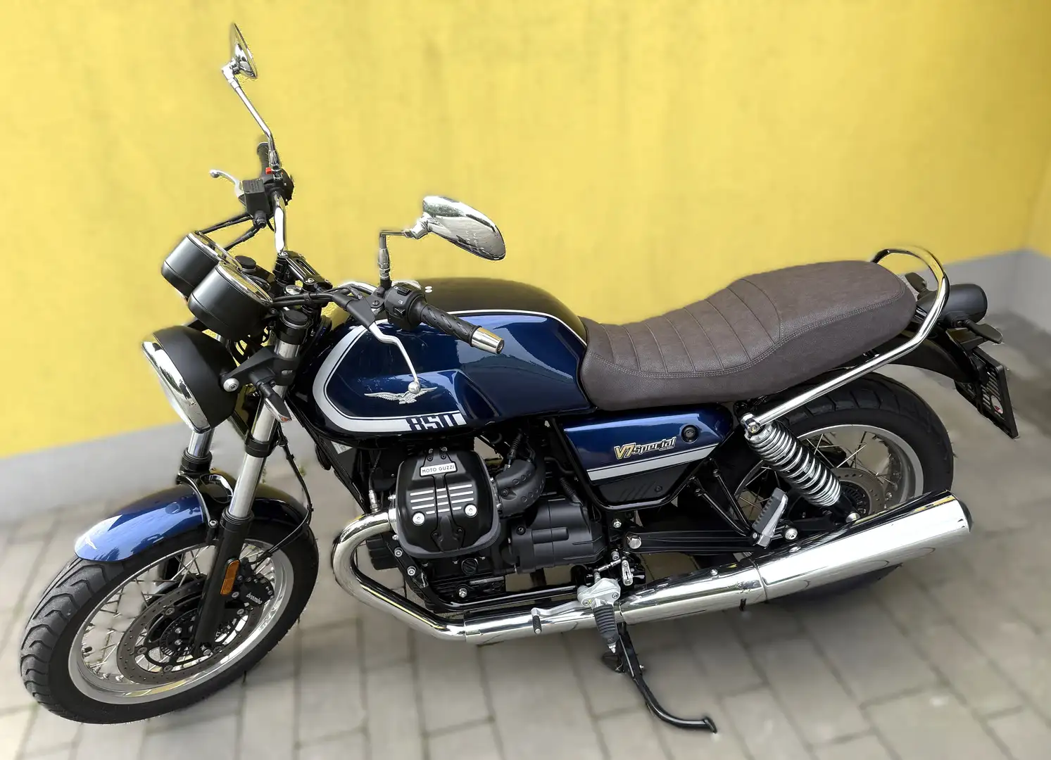 Moto Guzzi V 7 Special Blau - 1