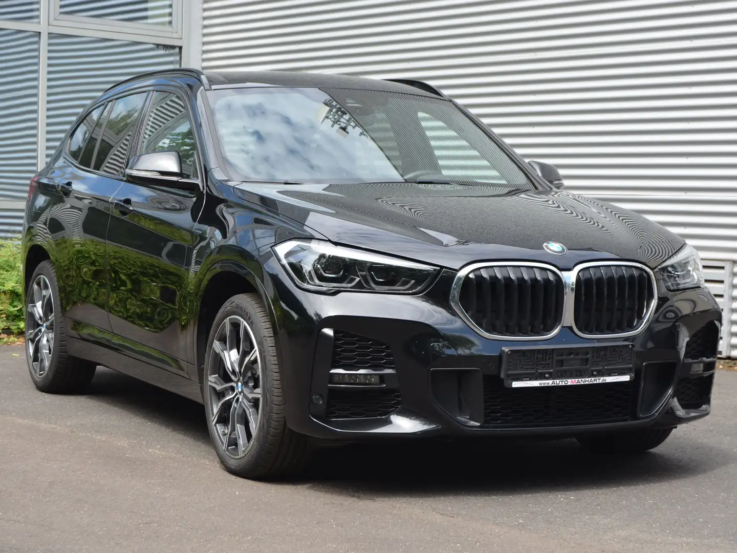 BMW X1 sDrive 18 d M Sport*LED*PDC* Schwarz - 1