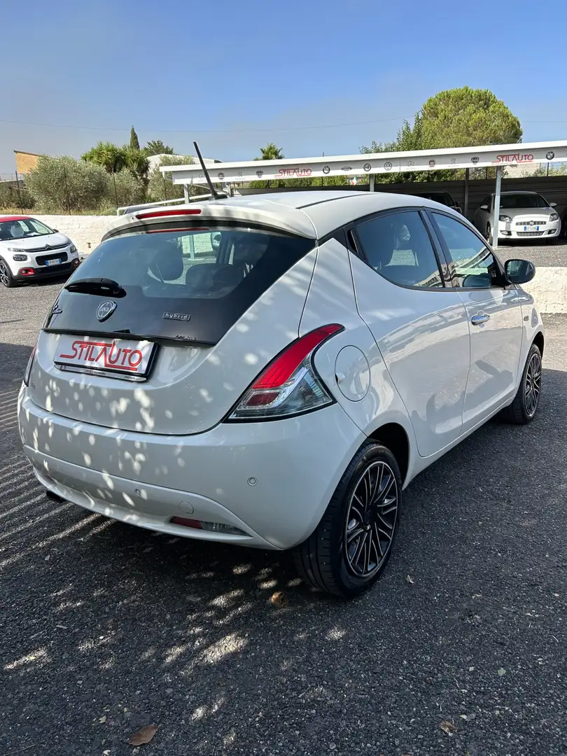Lancia Ypsilon Ypsilon 1.0 FireFly 5 porte S&S Hybrid Ecochic Gol Blanc - 2