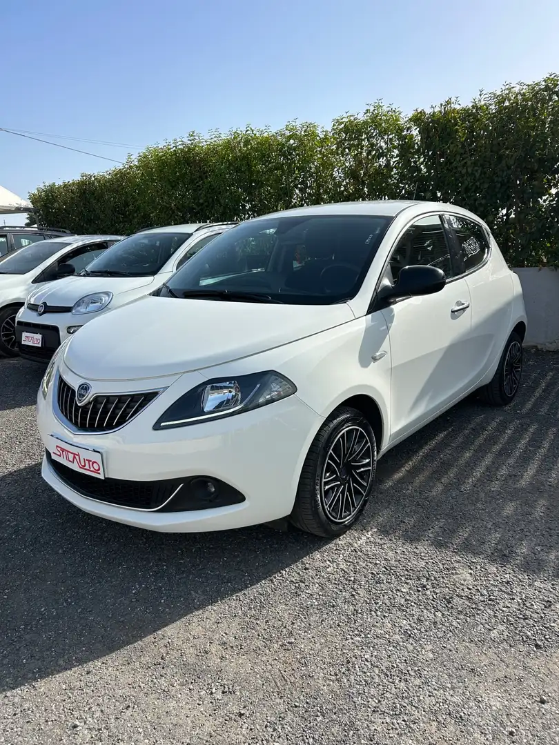 Lancia Ypsilon Ypsilon 1.0 FireFly 5 porte S&S Hybrid Ecochic Gol Blanc - 1