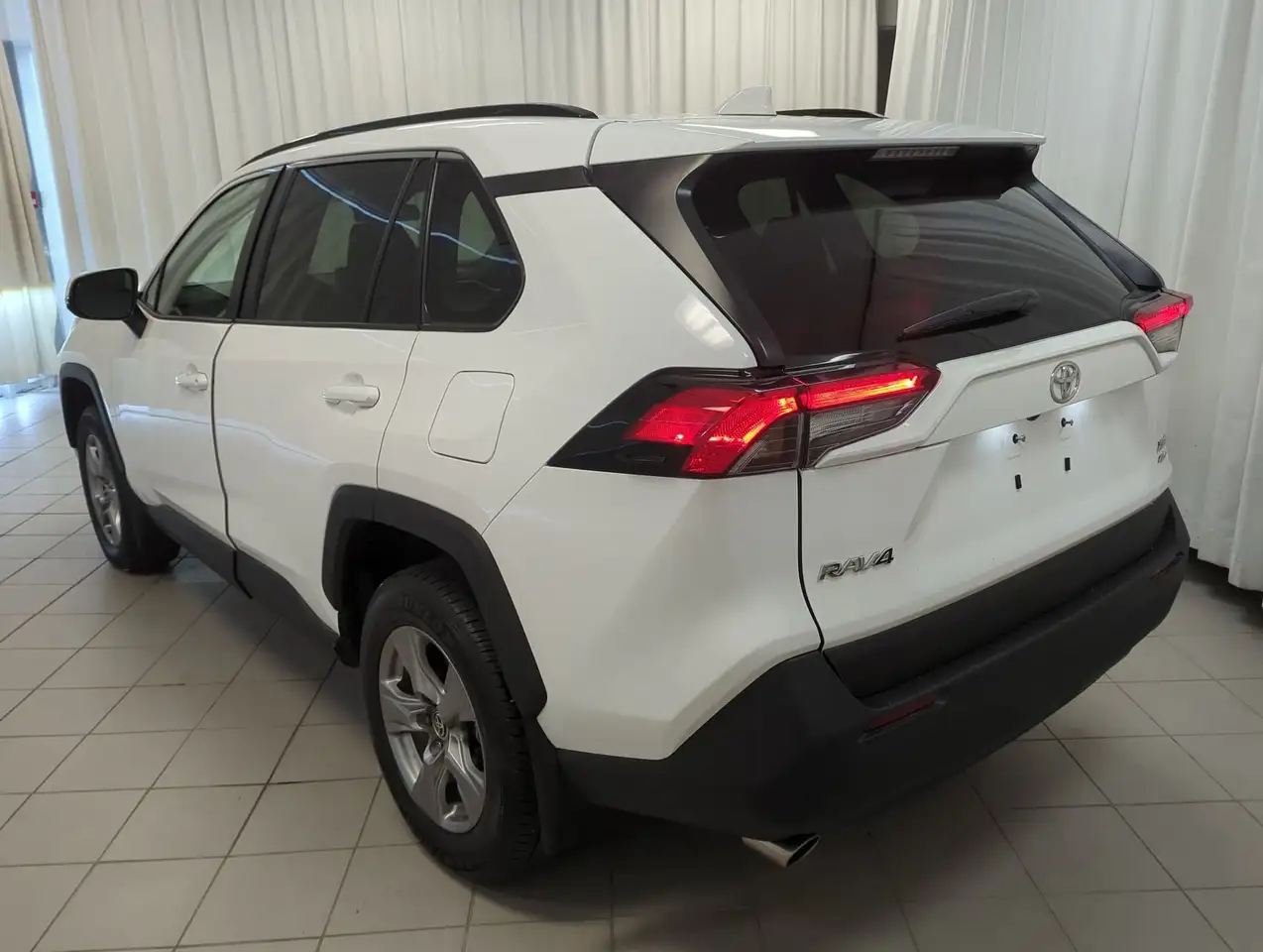 Toyota RAV 4 снимка Toyota RAV 4