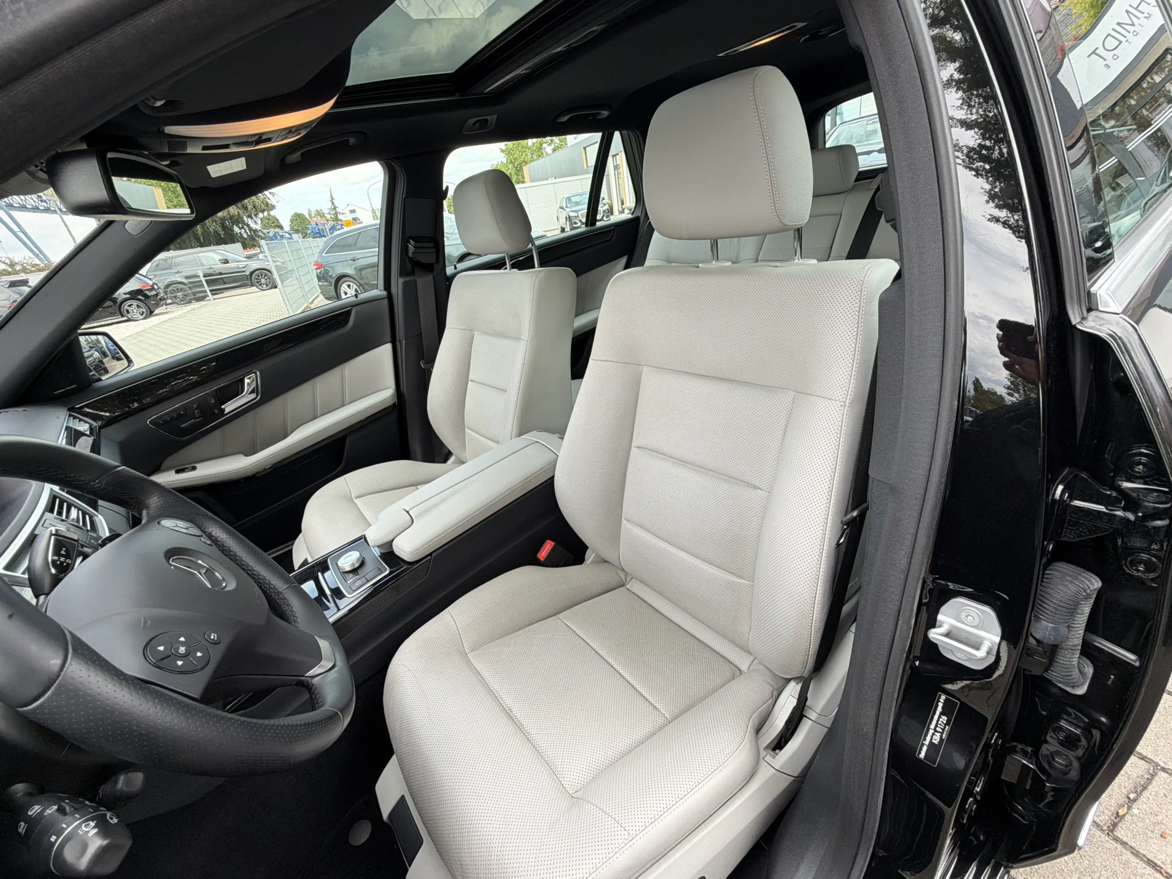 Mercedes-Benz E 350 T CDI BE AMG Voll-Lederorg. nur 44.644 km — photo 6