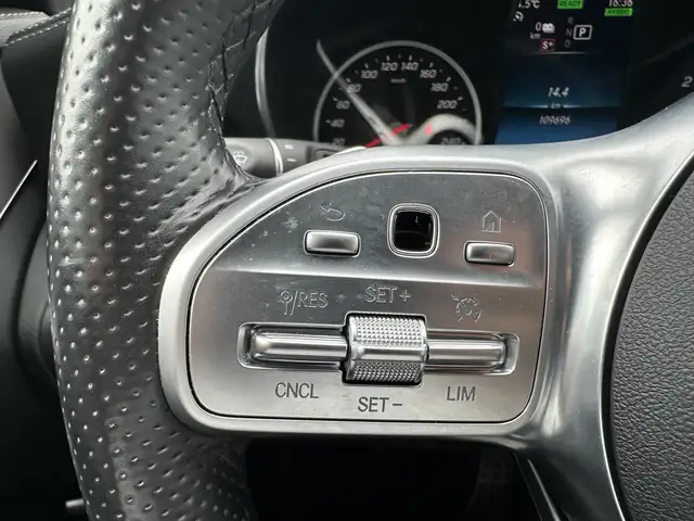 Mercedes-Benz C-Class view 14